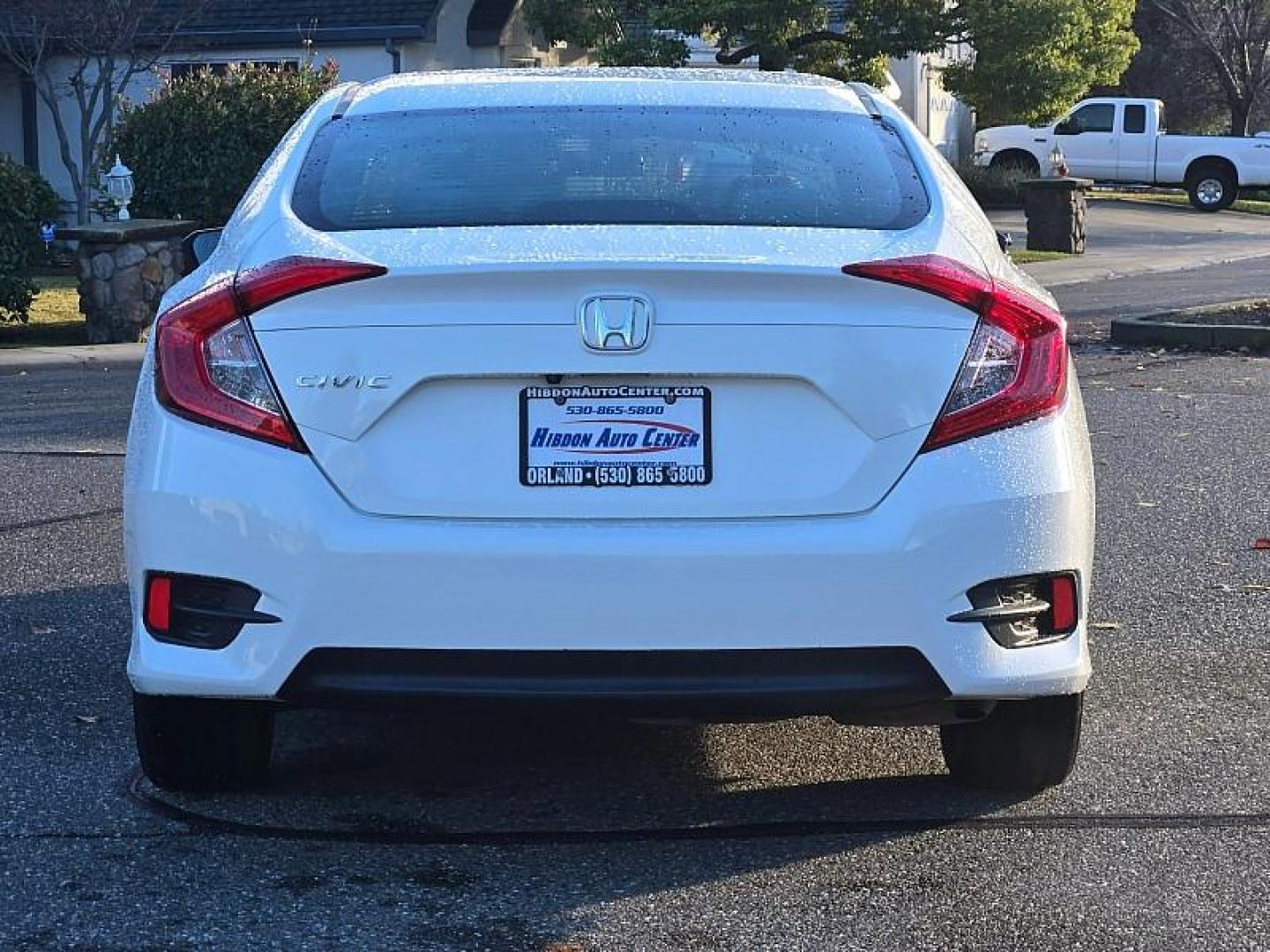 2018 WHITE Honda Civic Sedan (19XFC2F52JE) with an 4-Cyl i-VTEC 2.0 Liter engine, Automatic transmission, located at 246 E Walker St., Orland, 95963, (530) 865-5800, 39.747589, -122.178398 - Photo#5