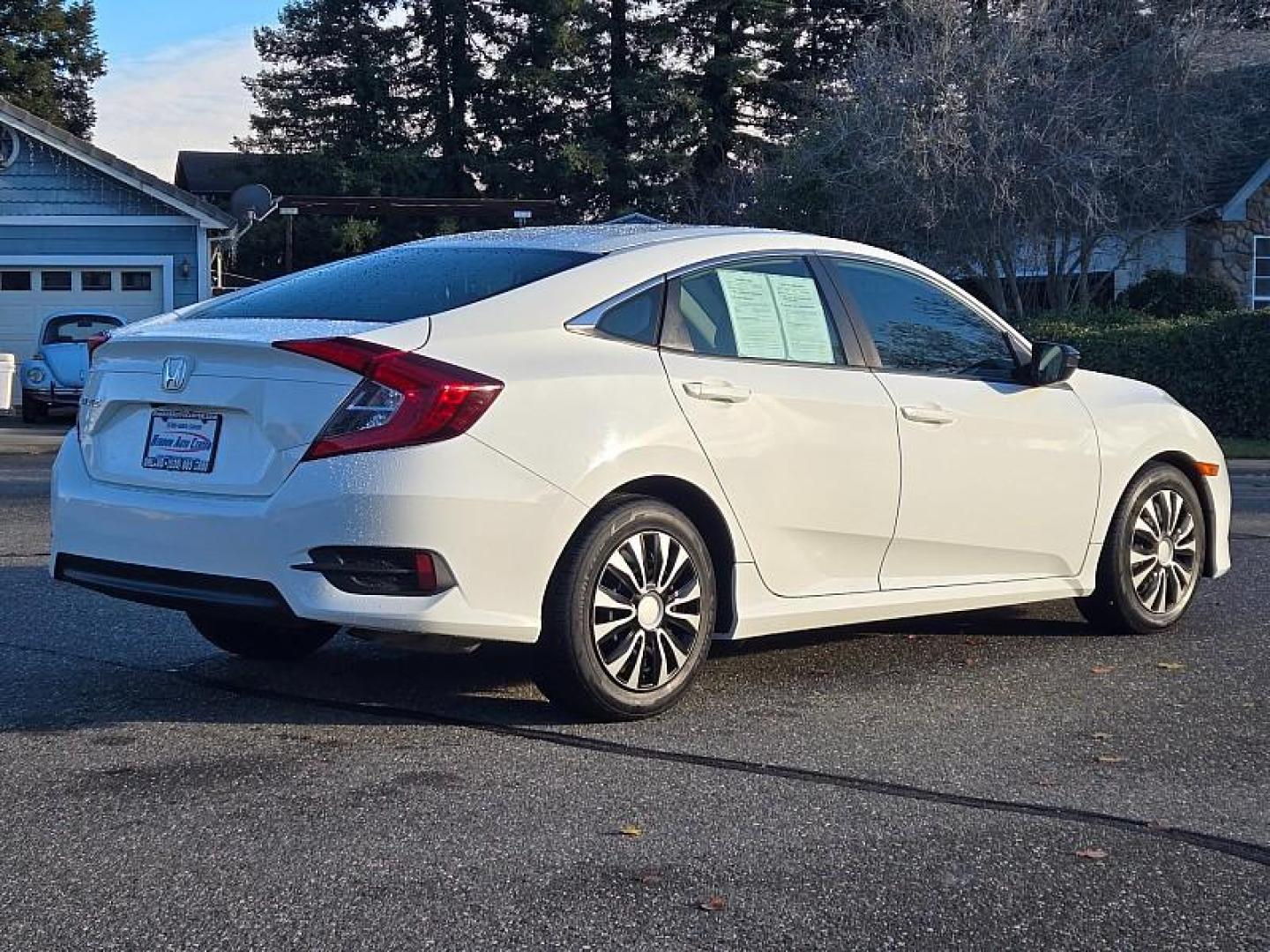 2018 WHITE Honda Civic Sedan (19XFC2F52JE) with an 4-Cyl i-VTEC 2.0 Liter engine, Automatic transmission, located at 246 E Walker St., Orland, 95963, (530) 865-5800, 39.747589, -122.178398 - Photo#6