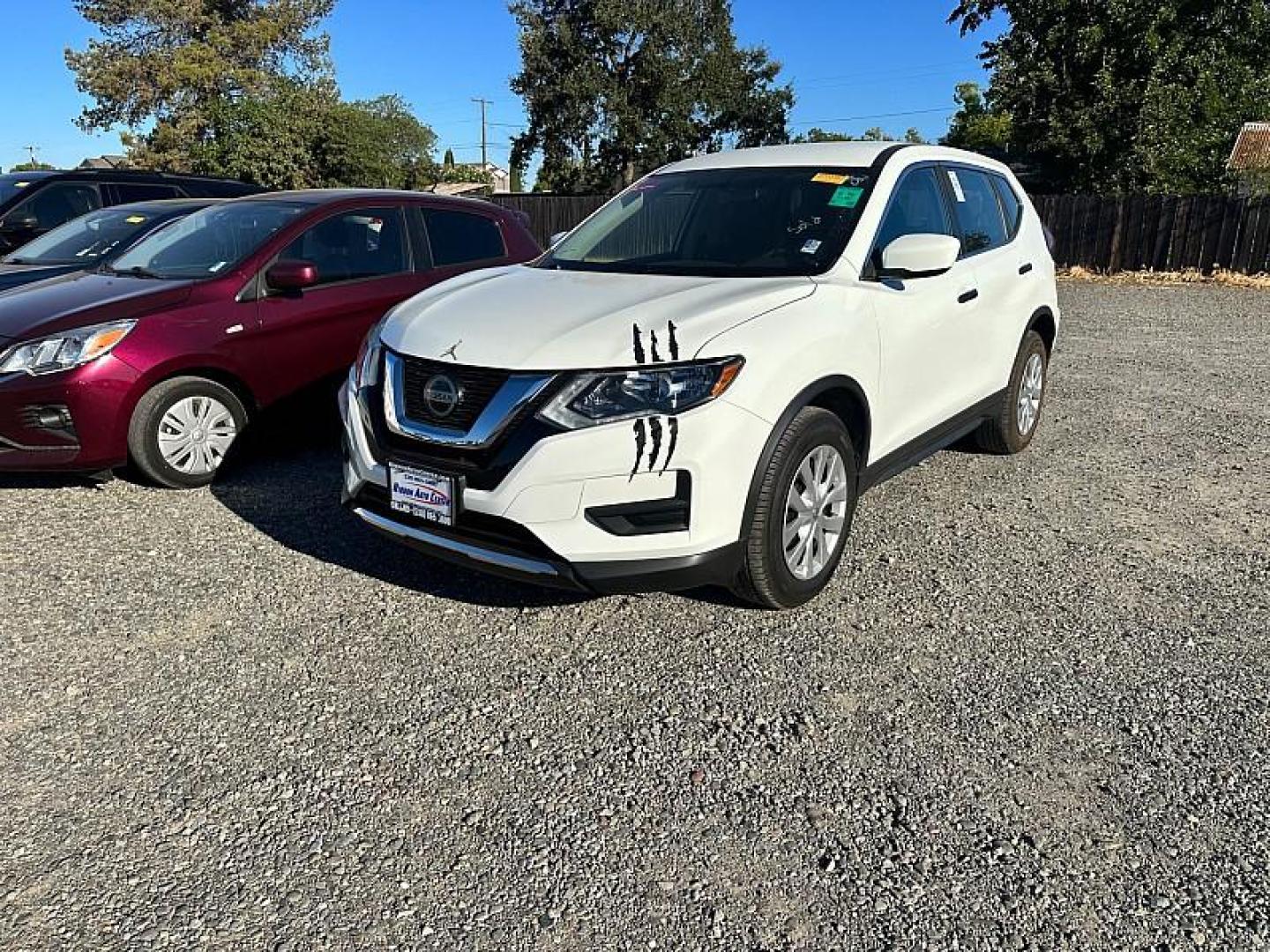 2018 WHITE Nissan Rogue (KNMAT2MT5JP) with an 4-Cyl 2.5 Liter engine, Auto CVT Xtronic transmission, located at 246 E Walker St., Orland, 95963, (530) 865-5800, 39.747589, -122.178398 - Photo#0