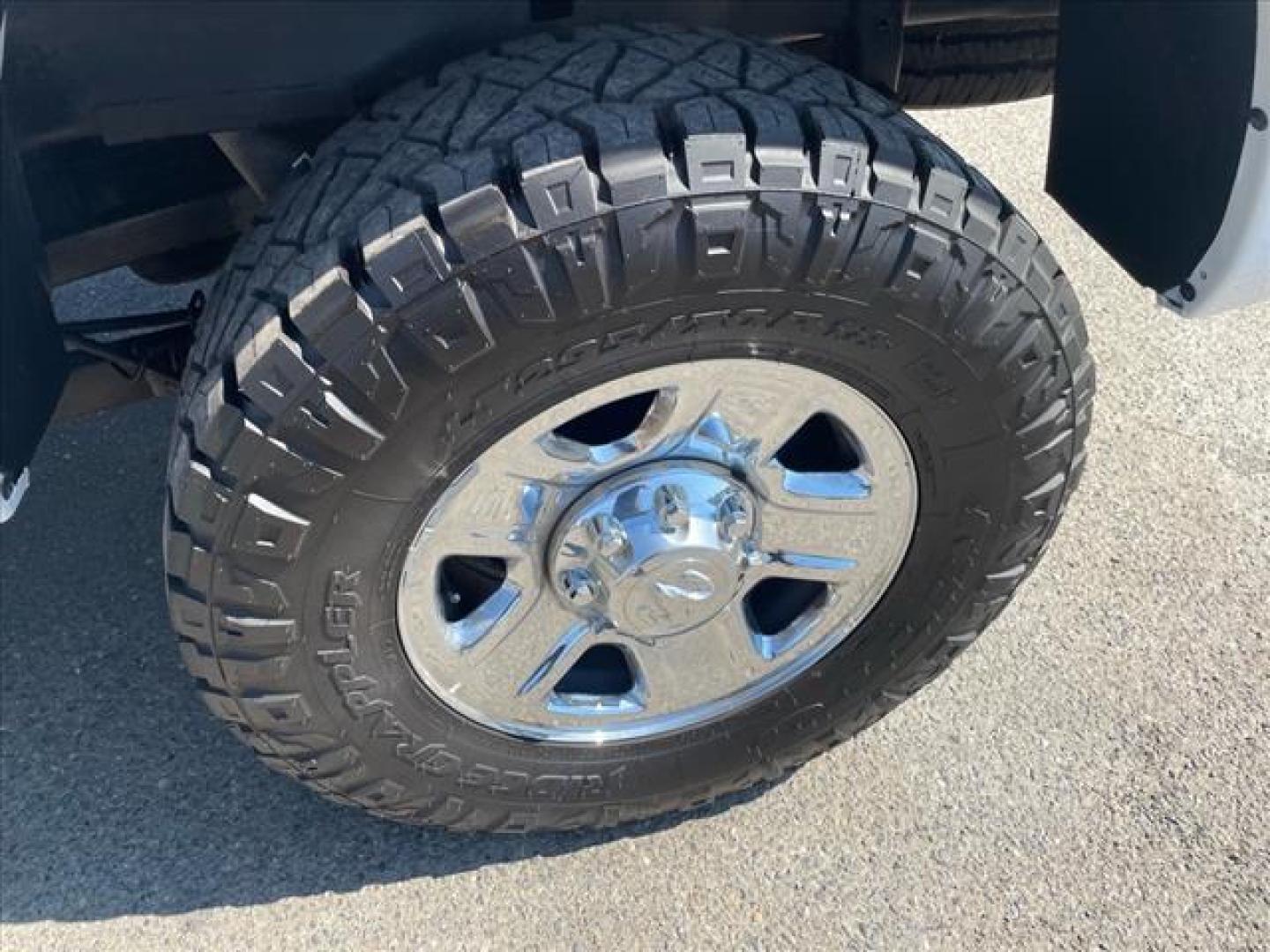 2018 Bright White Clear Coat RAM 2500 SLT (3C6UR5DL8JG) with an 6.7L Cummins 6.7L Diesel Turbo I6 350hp 660ft. lbs. Common Rail Direct Injection engine, Automatic transmission, located at 800 Riverside Ave, Roseville, CA, 95678, 916-773-4549 & Toll Free: 866-719-4393, 38.732265, -121.291039 - CUMMINS DIESEL CREW CAB 4X4 SLT GOOSE NECK CLEAN CARFAX - Photo#12