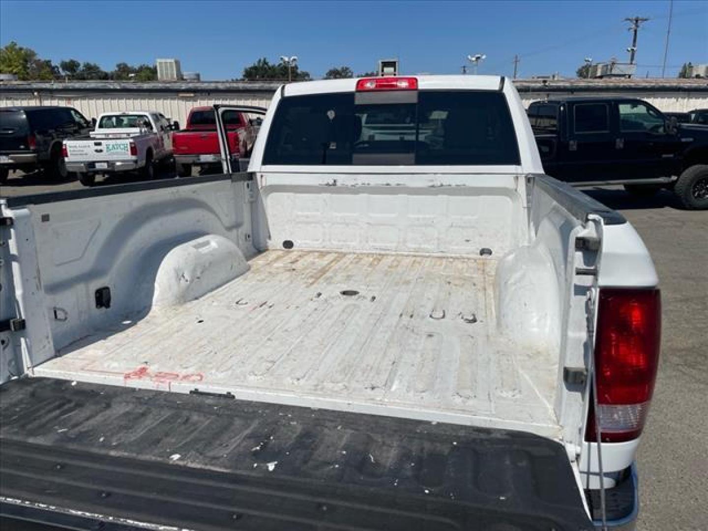 2018 Bright White Clear Coat RAM 2500 SLT (3C6UR5DL8JG) with an 6.7L Cummins 6.7L Diesel Turbo I6 350hp 660ft. lbs. Common Rail Direct Injection engine, Automatic transmission, located at 800 Riverside Ave, Roseville, CA, 95678, 916-773-4549 & Toll Free: 866-719-4393, 38.732265, -121.291039 - CUMMINS DIESEL CREW CAB 4X4 SLT GOOSE NECK CLEAN CARFAX - Photo#13