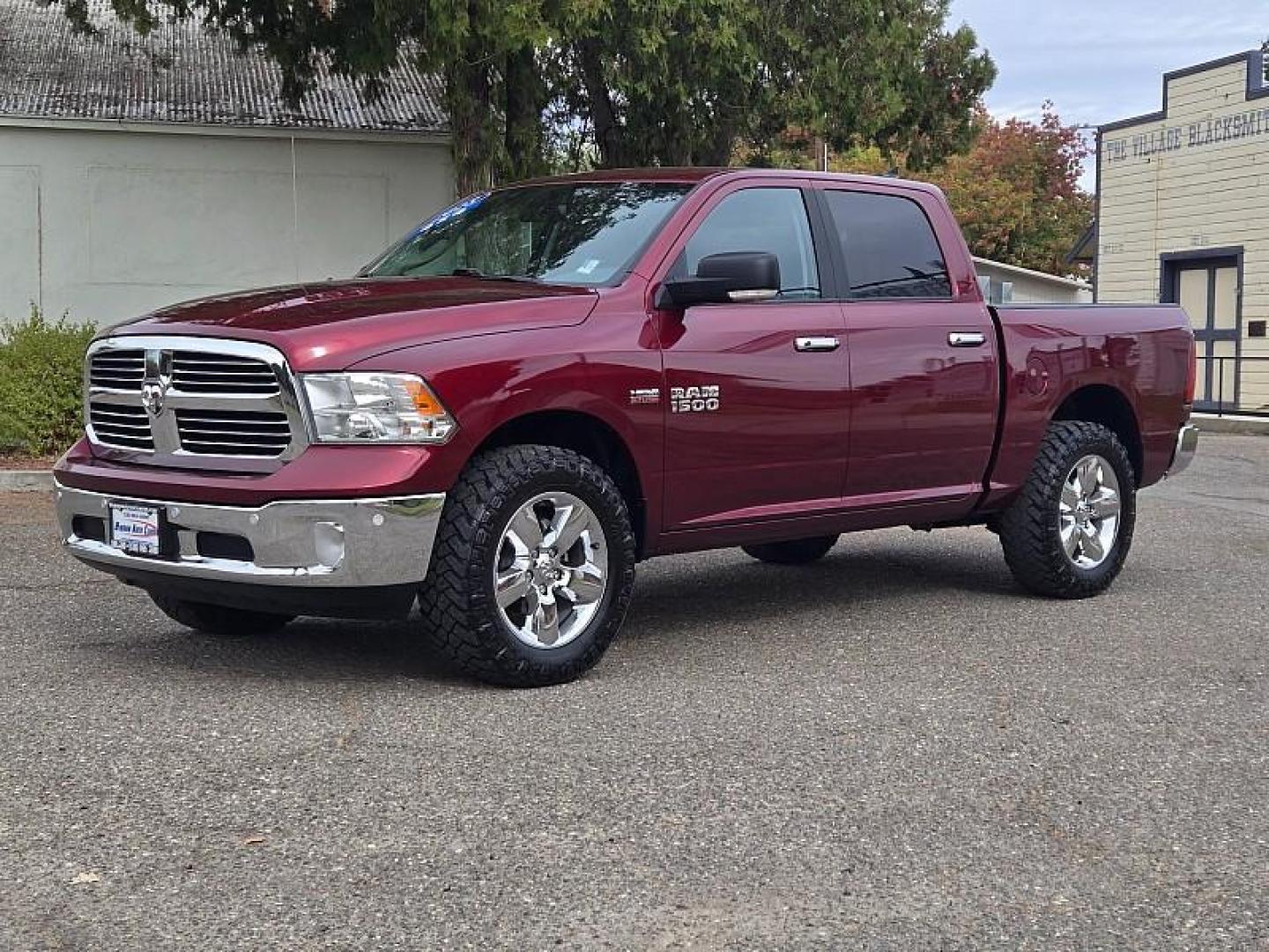 2018 RED Ram 1500 4WD (1C6RR7LT5JS) with an V8 HEMI 5.7 Liter engine, Automatic 8-Spd transmission, located at 246 E Walker St., Orland, 95963, (530) 865-5800, 39.747589, -122.178398 - Photo#3