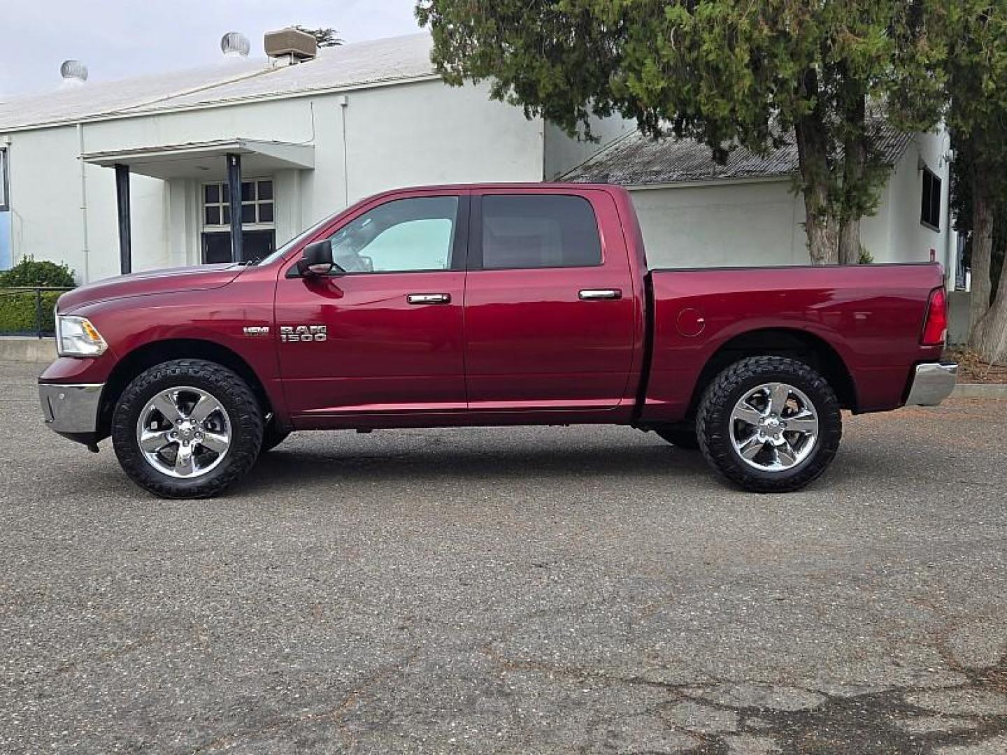 2018 RED Ram 1500 4WD (1C6RR7LT5JS) with an V8 HEMI 5.7 Liter engine, Automatic 8-Spd transmission, located at 246 E Walker St., Orland, 95963, (530) 865-5800, 39.747589, -122.178398 - Photo#4