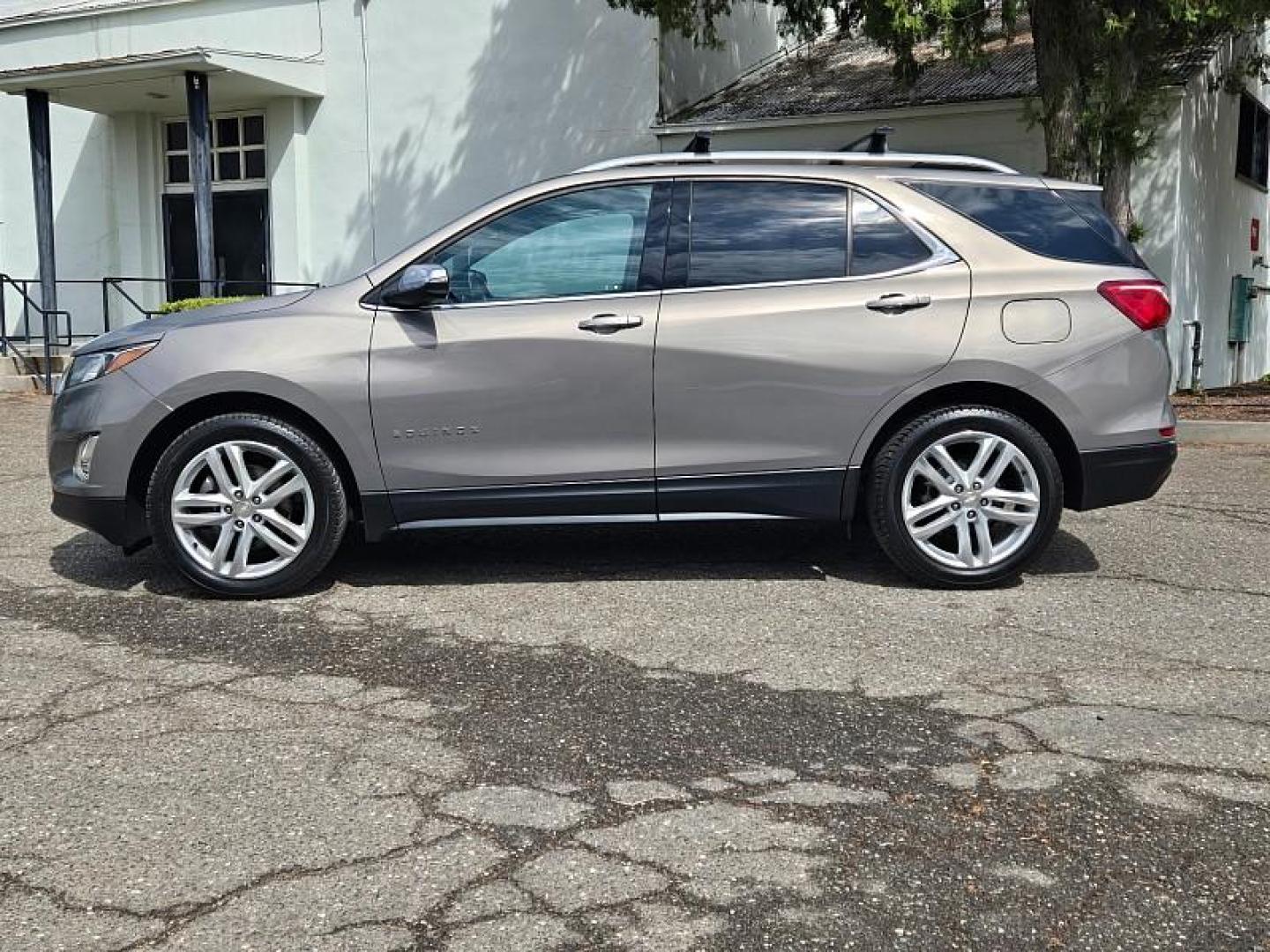 2019 GRAY Chevrolet Equinox (3GNAXYEX7KS) with an 4-Cyl Turbo 2.0 Liter engine, Automatic 9-Spd w/Overdrive transmission, located at 246 E Walker St., Orland, 95963, (530) 865-5800, 39.747589, -122.178398 - Photo#5