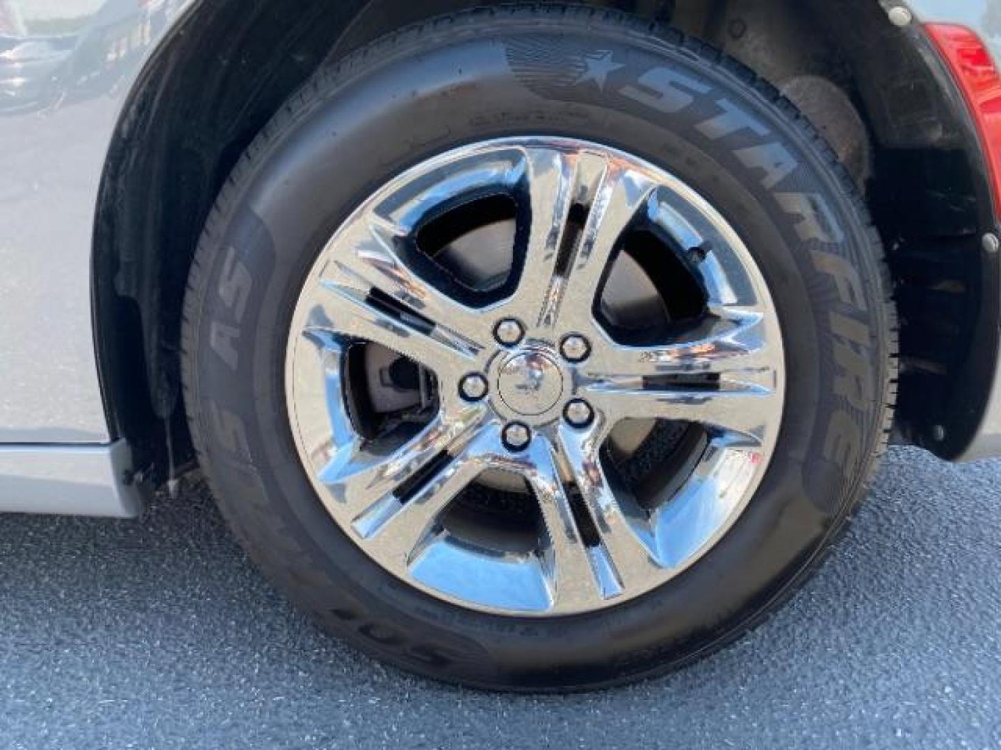 2019 GRAY Dodge Charger (2C3CDXBGXKH) with an V6 3.6 Liter engine, Automatic 8-Spd w/AutoStick transmission, located at 412 Auto Vista Drive, Palmdale, 93551, (661) 945-0620, 34.592636, -118.136681 - Photo#14