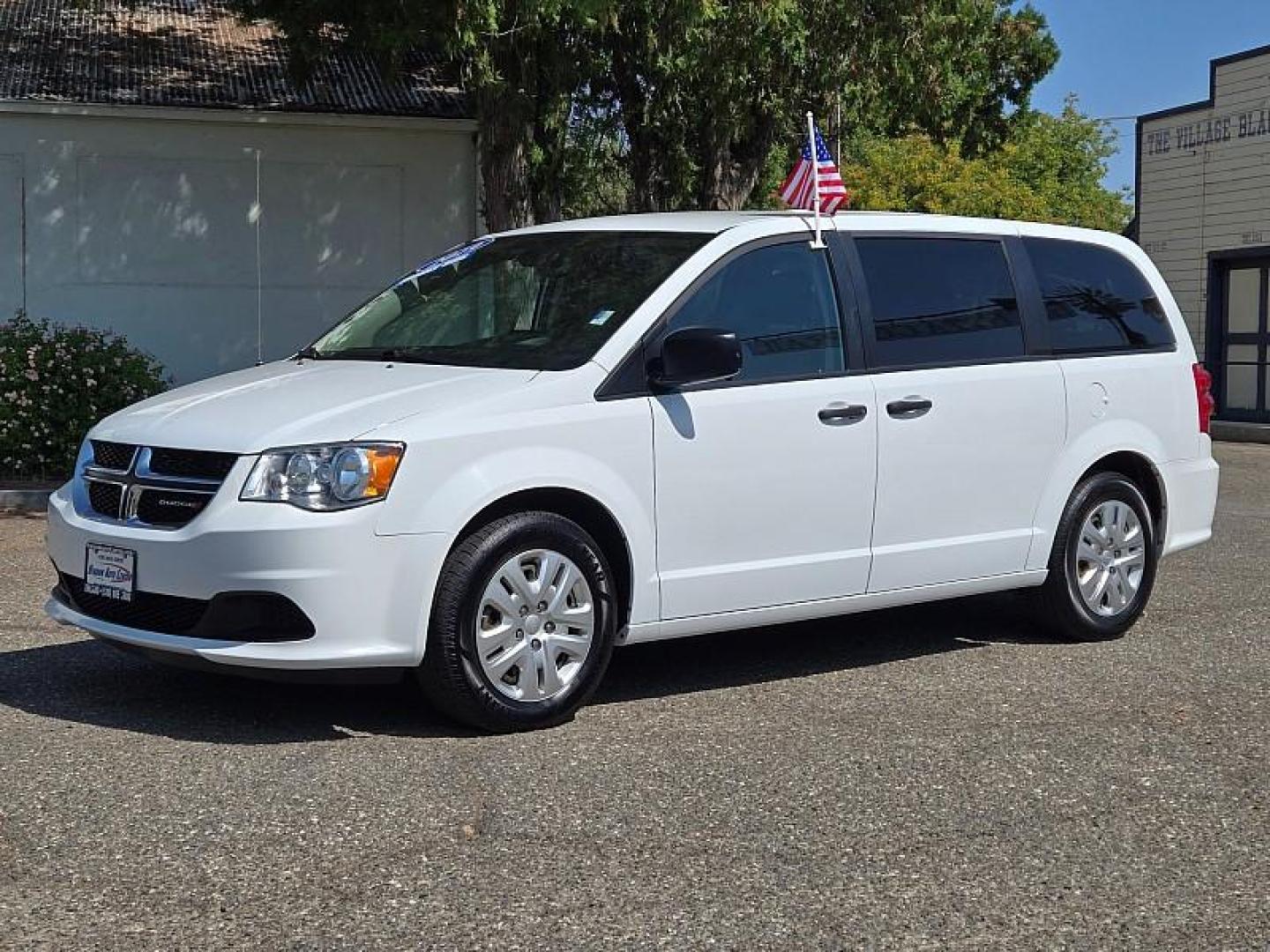 2019 WHITE Dodge Grand Caravan (2C4RDGBG5KR) with an V6 Flex Fuel 3.6 Liter engine, Automatic 6-Spd transmission, located at 246 E Walker St., Orland, 95963, (530) 865-5800, 39.747589, -122.178398 - Photo#2