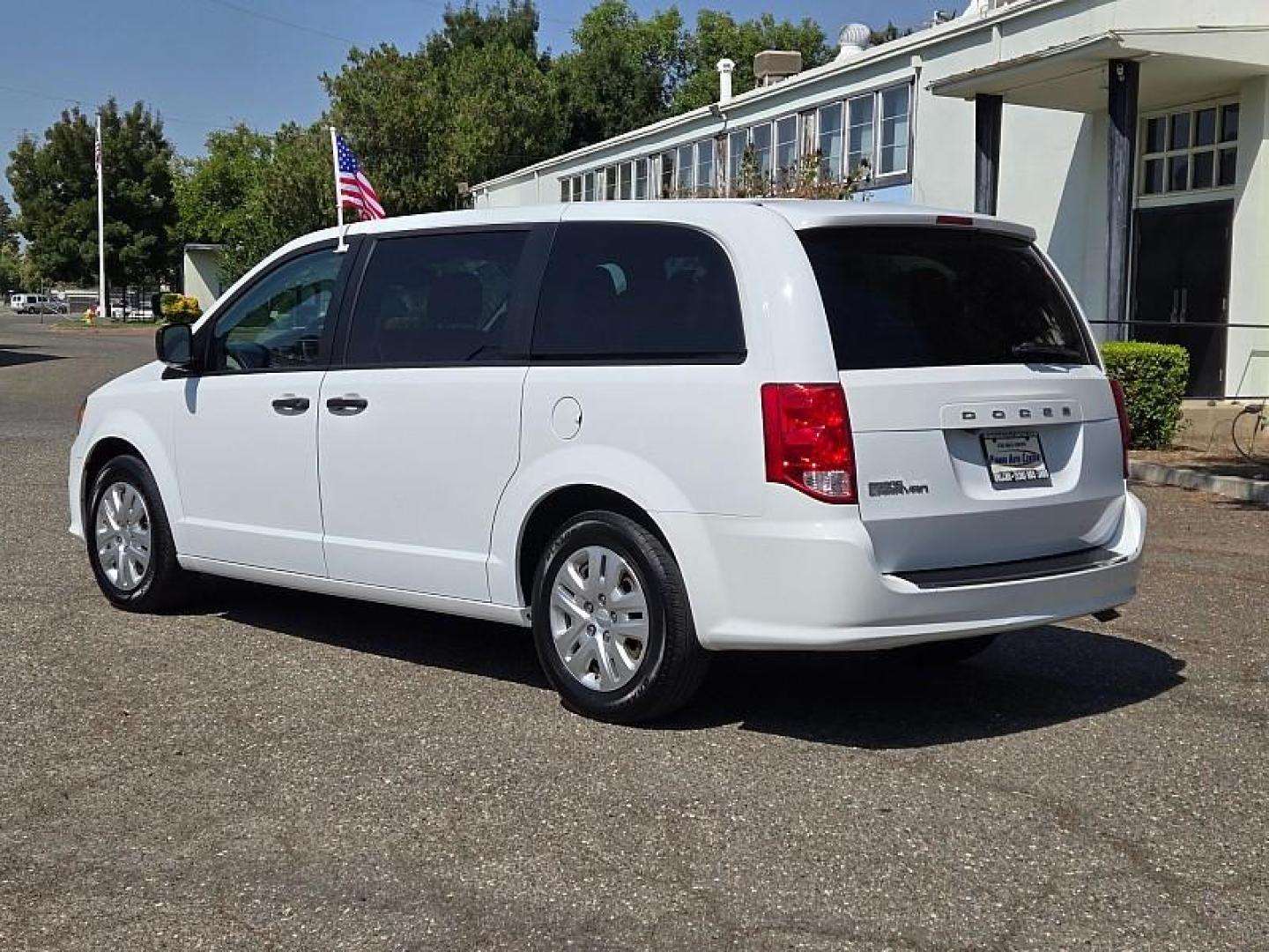 2019 WHITE Dodge Grand Caravan (2C4RDGBG5KR) with an V6 Flex Fuel 3.6 Liter engine, Automatic 6-Spd transmission, located at 246 E Walker St., Orland, 95963, (530) 865-5800, 39.747589, -122.178398 - Photo#5