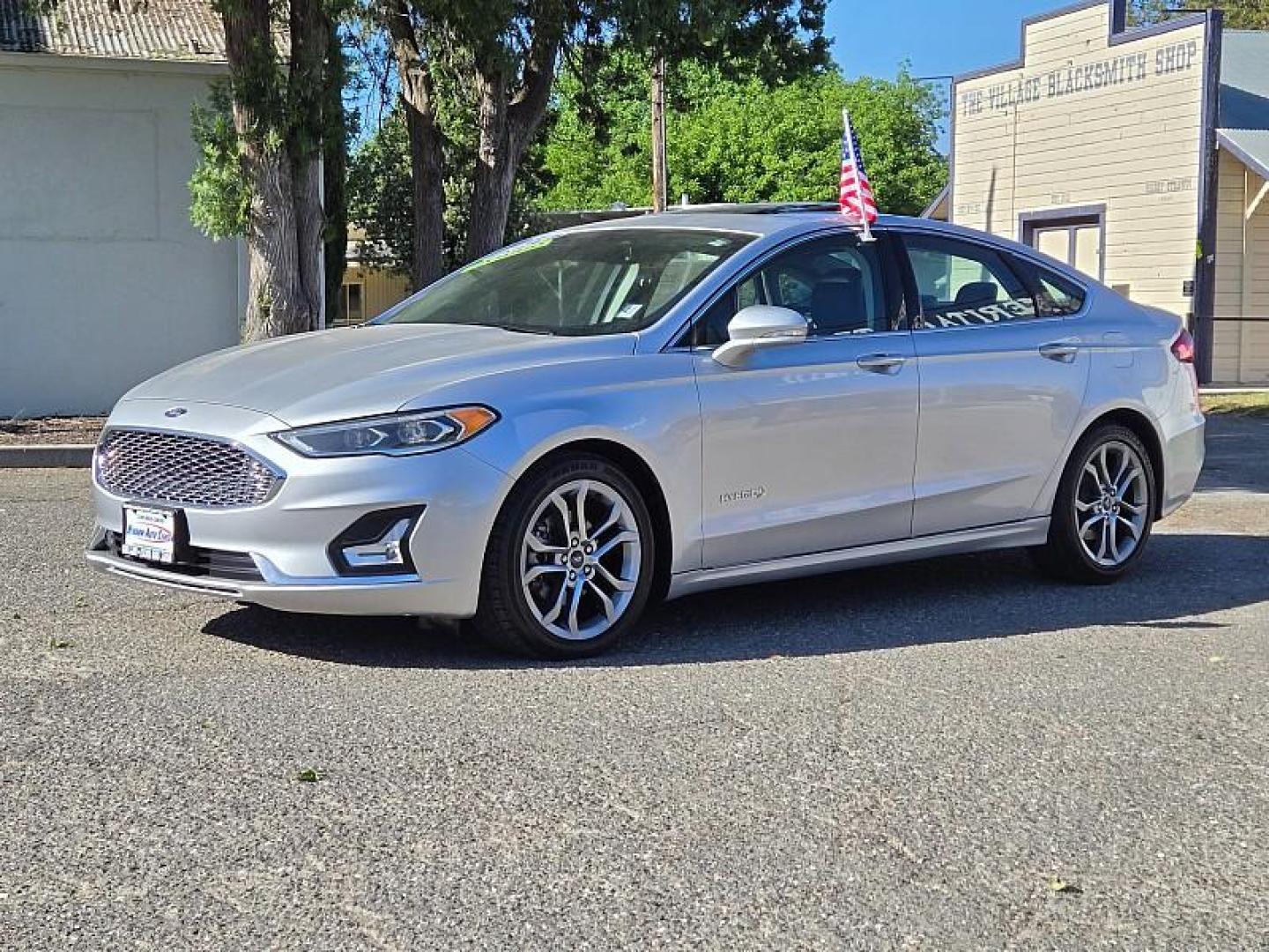 2019 SILVER Ford Fusion Hybrid (3FA6P0RU7KR) with an 4-Cyl Hybrid 2.0 Liter engine, Automatic eCVT transmission, located at 246 E Walker St., Orland, 95963, (530) 865-5800, 39.747589, -122.178398 - Photo#2