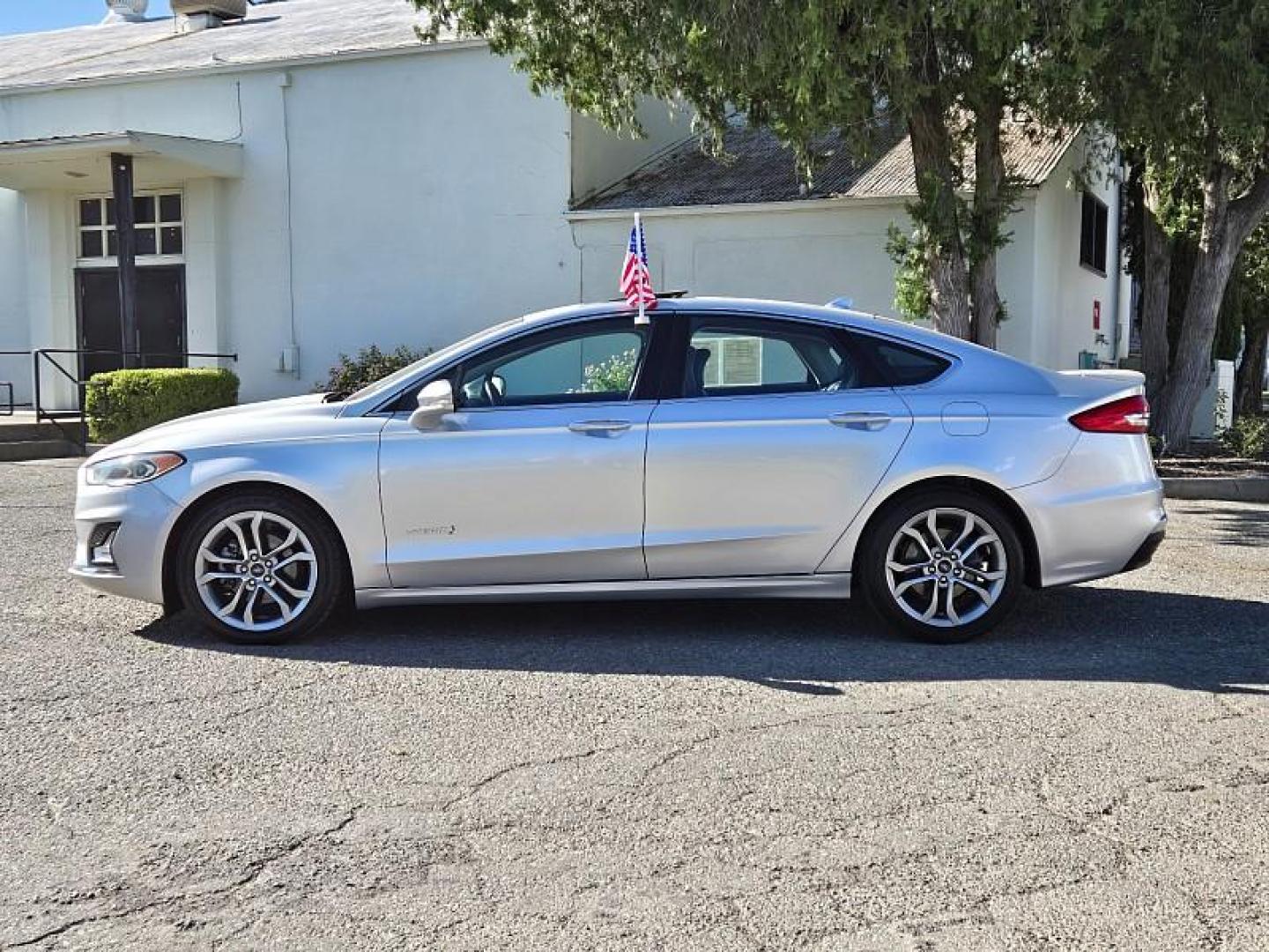 2019 SILVER Ford Fusion Hybrid (3FA6P0RU7KR) with an 4-Cyl Hybrid 2.0 Liter engine, Automatic eCVT transmission, located at 246 E Walker St., Orland, 95963, (530) 865-5800, 39.747589, -122.178398 - Photo#3