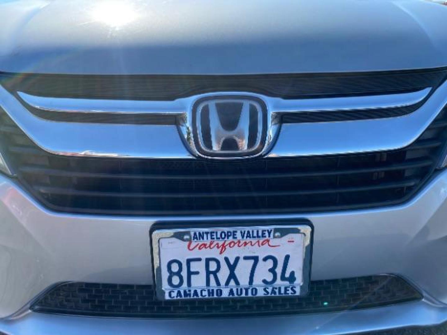 2019 SILVER Honda Odyssey (5FNRL6H75KB) with an V6 i-VTEC 3.5 Liter engine, Automatic 9-Spd transmission, located at 412 Auto Vista Drive, Palmdale, 93551, (661) 945-0620, 34.592636, -118.136681 - Photo#8