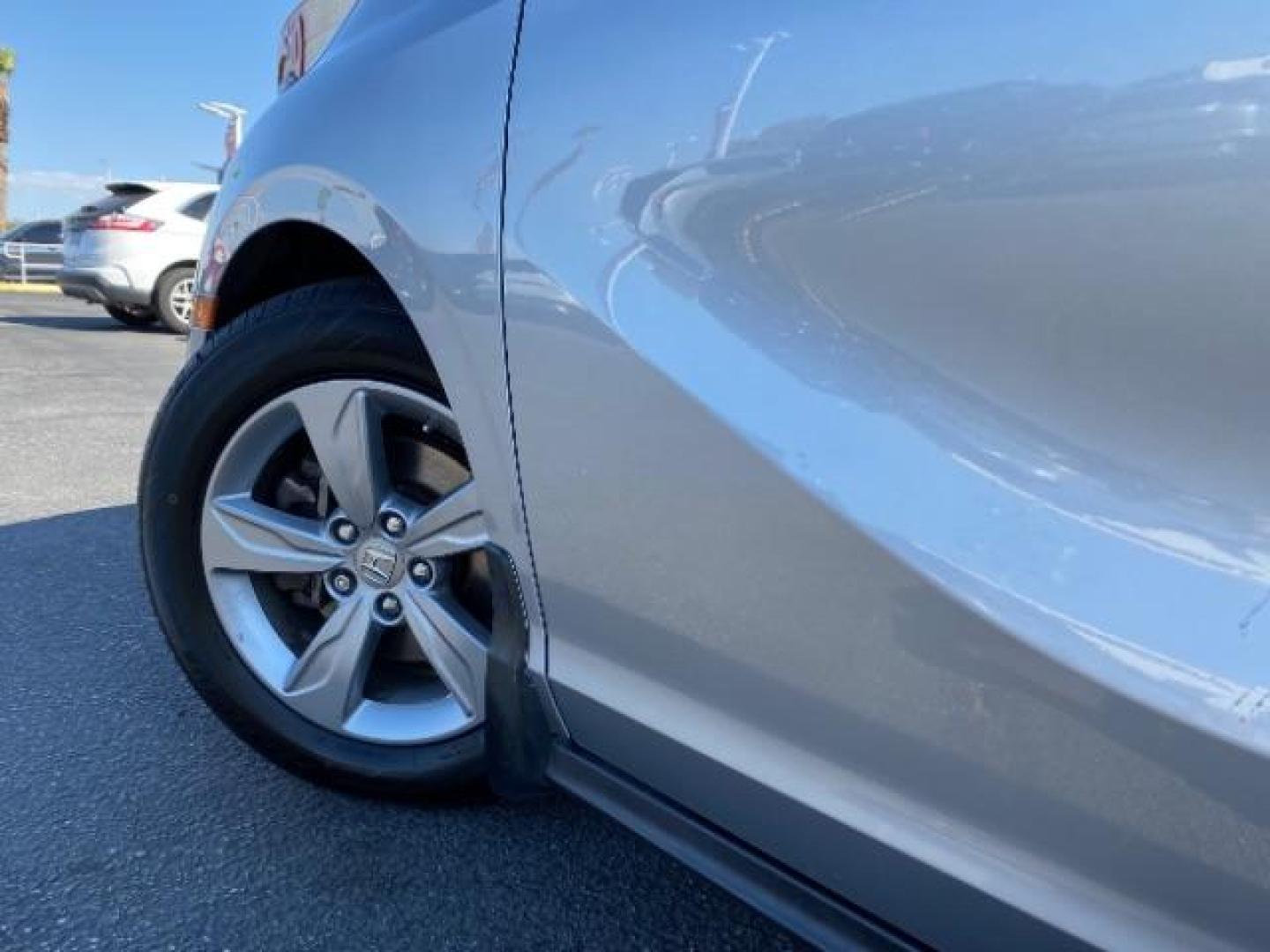 2019 SILVER Honda Odyssey (5FNRL6H75KB) with an V6 i-VTEC 3.5 Liter engine, Automatic 9-Spd transmission, located at 412 Auto Vista Drive, Palmdale, 93551, (661) 945-0620, 34.592636, -118.136681 - Photo#10