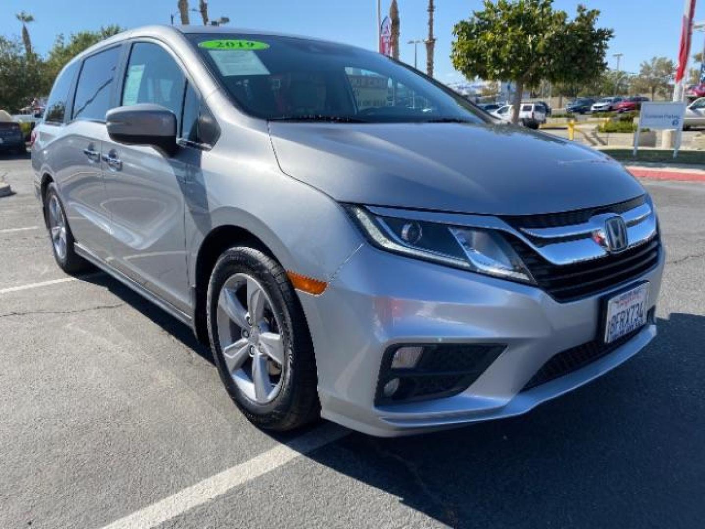 2019 SILVER Honda Odyssey (5FNRL6H75KB) with an V6 i-VTEC 3.5 Liter engine, Automatic 9-Spd transmission, located at 412 Auto Vista Drive, Palmdale, 93551, (661) 945-0620, 34.592636, -118.136681 - Photo#0