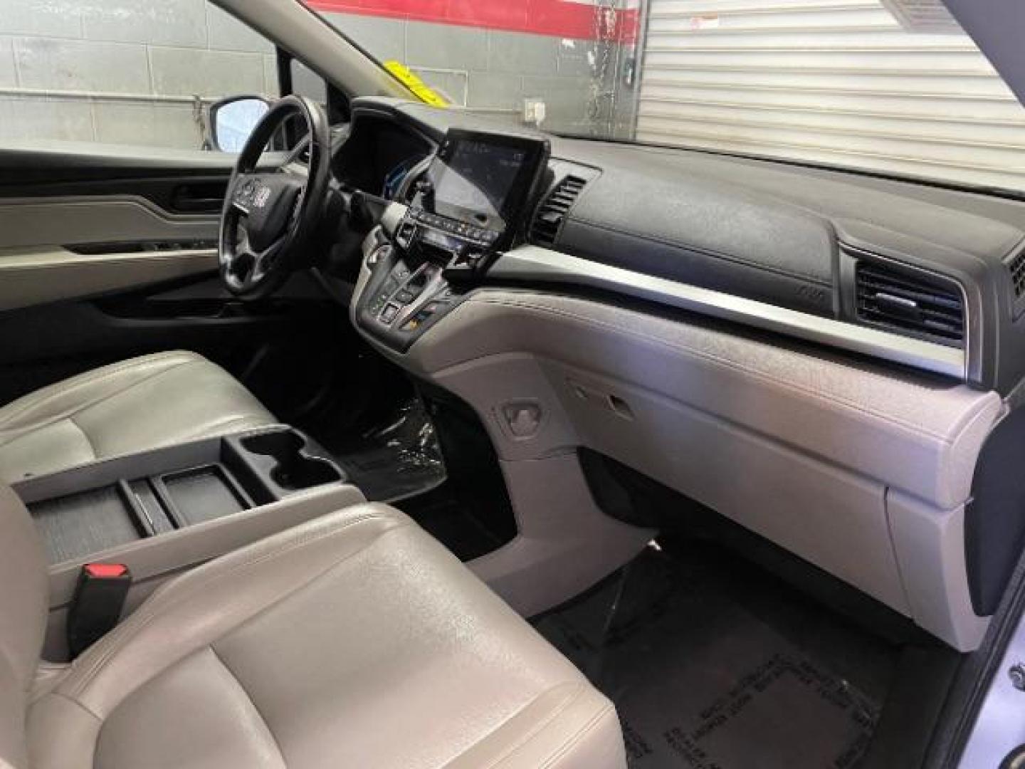 2019 SILVER Honda Odyssey (5FNRL6H75KB) with an V6 i-VTEC 3.5 Liter engine, Automatic 9-Spd transmission, located at 412 Auto Vista Drive, Palmdale, 93551, (661) 945-0620, 34.592636, -118.136681 - Photo#27