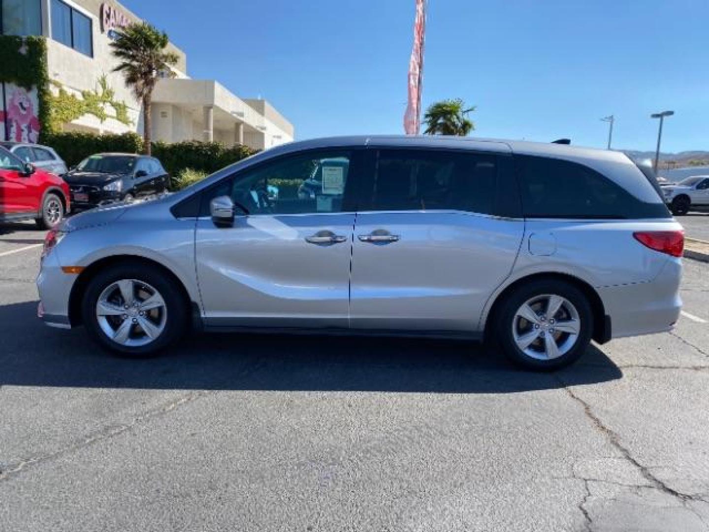 2019 SILVER Honda Odyssey (5FNRL6H75KB) with an V6 i-VTEC 3.5 Liter engine, Automatic 9-Spd transmission, located at 412 Auto Vista Drive, Palmdale, 93551, (661) 945-0620, 34.592636, -118.136681 - Photo#3