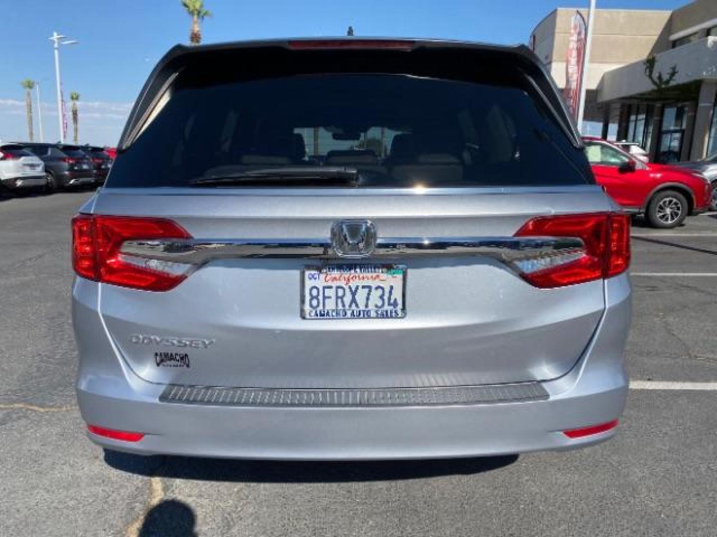 2019 SILVER Honda Odyssey (5FNRL6H75KB) with an V6 i-VTEC 3.5 Liter engine, Automatic 9-Spd transmission, located at 412 Auto Vista Drive, Palmdale, 93551, (661) 945-0620, 34.592636, -118.136681 - Photo#5