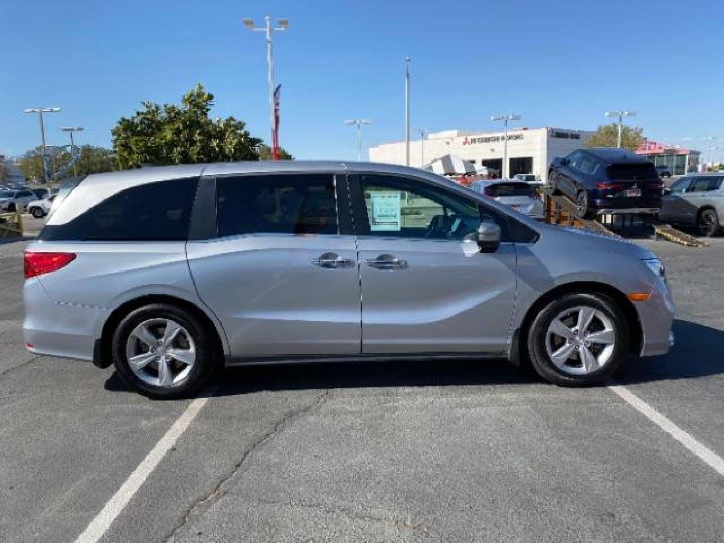 2019 SILVER Honda Odyssey (5FNRL6H75KB) with an V6 i-VTEC 3.5 Liter engine, Automatic 9-Spd transmission, located at 412 Auto Vista Drive, Palmdale, 93551, (661) 945-0620, 34.592636, -118.136681 - Photo#7