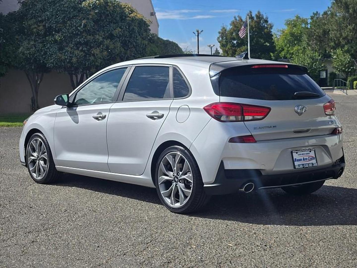 2019 SILVER Hyundai Elantra GT (KMHH55LC2KU) with an 4-Cyl Turbo 1.6 Liter engine, Automatic 7-Spd w/Dual-Clutch transmission, located at 246 E Walker St., Orland, 95963, (530) 865-5800, 39.747589, -122.178398 - Photo#5