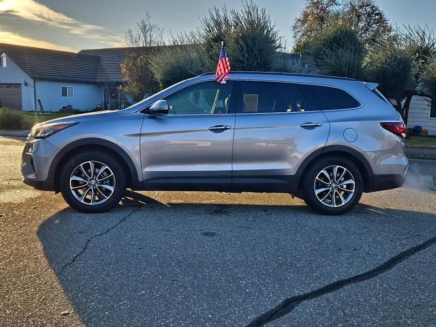 2019 SILVER Hyundai Santa Fe XL (KM8SN4HFXKU) with an V6 GDI 3.3 Liter engine, Automatic 6-Spd w/Shiftronic transmission, located at 246 E Walker St., Orland, 95963, (530) 865-5800, 39.747589, -122.178398 - Photo#3