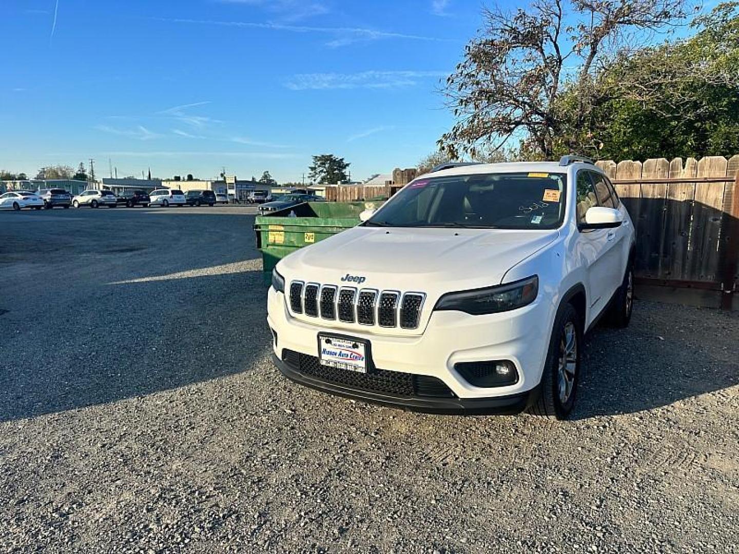 2019 WHITE Jeep Cherokee (1C4PJLLB0KD) with an 4-Cyl Zero Evap 2.4 Liter engine, Automatic 9-Spd transmission, located at 246 E Walker St., Orland, 95963, (530) 865-5800, 39.747589, -122.178398 - Photo#0