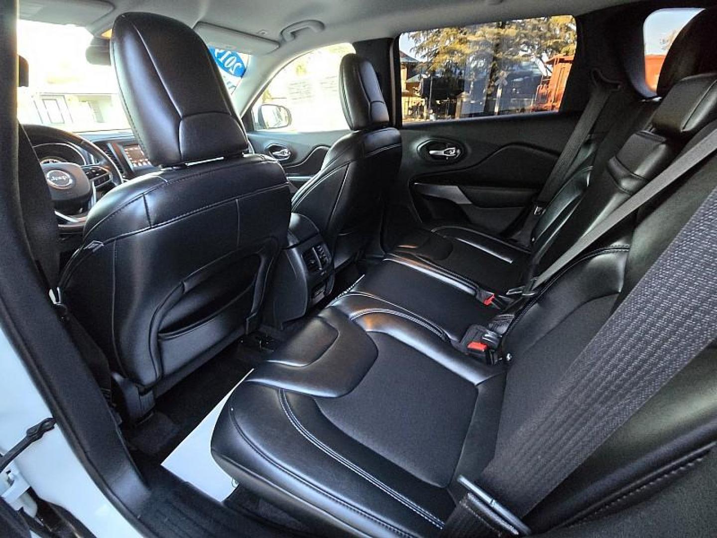 2019 WHITE Jeep Cherokee (1C4PJLLB0KD) with an 4-Cyl Zero Evap 2.4 Liter engine, Automatic 9-Spd transmission, located at 246 E Walker St., Orland, 95963, (530) 865-5800, 39.747589, -122.178398 - Photo#12