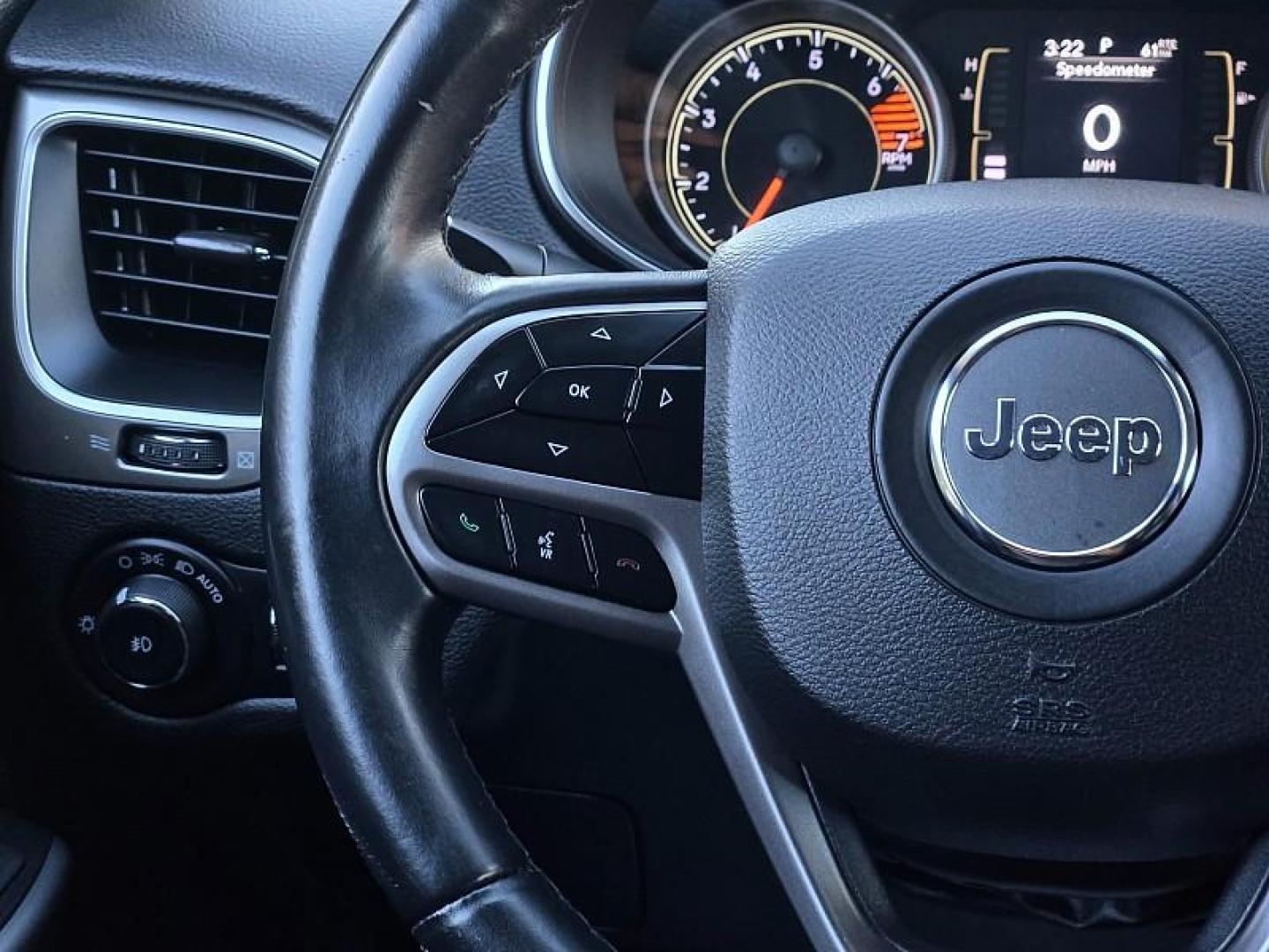 2019 WHITE Jeep Cherokee (1C4PJLLB0KD) with an 4-Cyl Zero Evap 2.4 Liter engine, Automatic 9-Spd transmission, located at 246 E Walker St., Orland, 95963, (530) 865-5800, 39.747589, -122.178398 - Photo#20