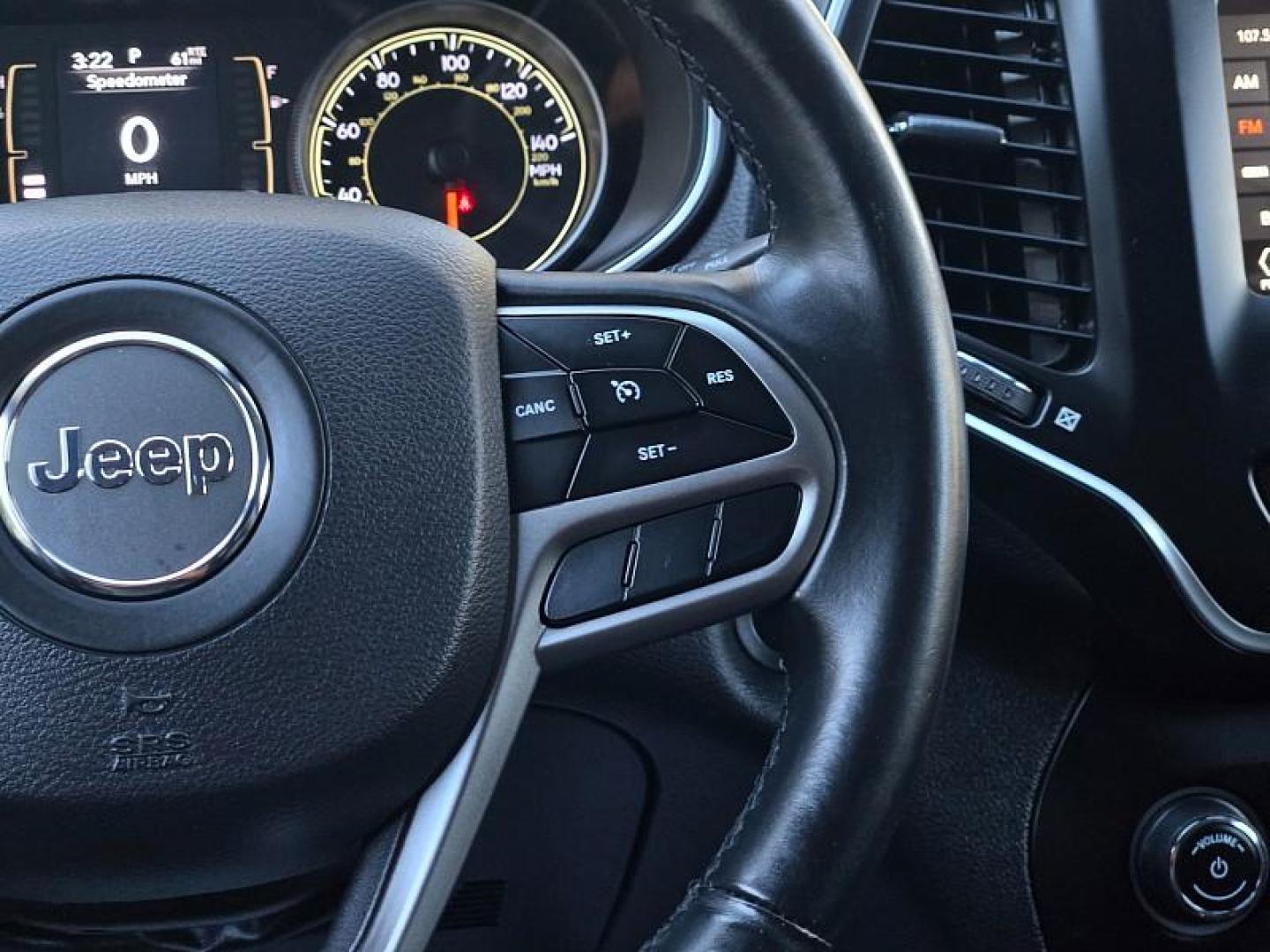 2019 WHITE Jeep Cherokee (1C4PJLLB0KD) with an 4-Cyl Zero Evap 2.4 Liter engine, Automatic 9-Spd transmission, located at 246 E Walker St., Orland, 95963, (530) 865-5800, 39.747589, -122.178398 - Photo#21