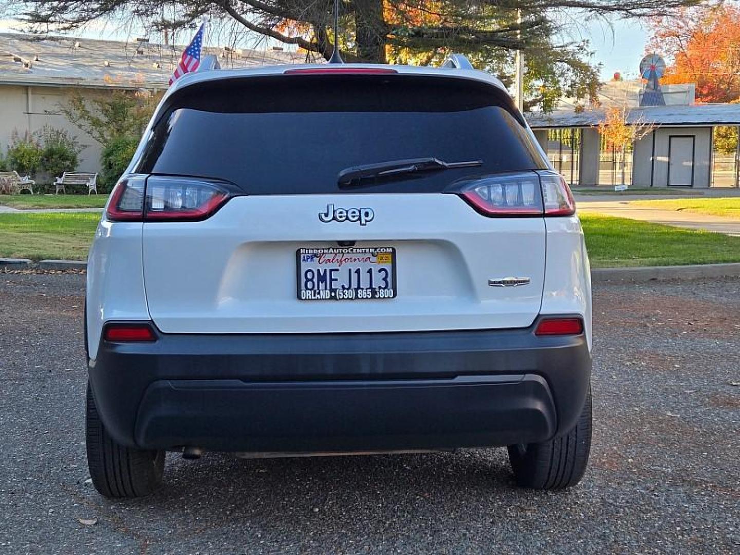 2019 WHITE Jeep Cherokee (1C4PJLLB0KD) with an 4-Cyl Zero Evap 2.4 Liter engine, Automatic 9-Spd transmission, located at 246 E Walker St., Orland, 95963, (530) 865-5800, 39.747589, -122.178398 - Photo#5