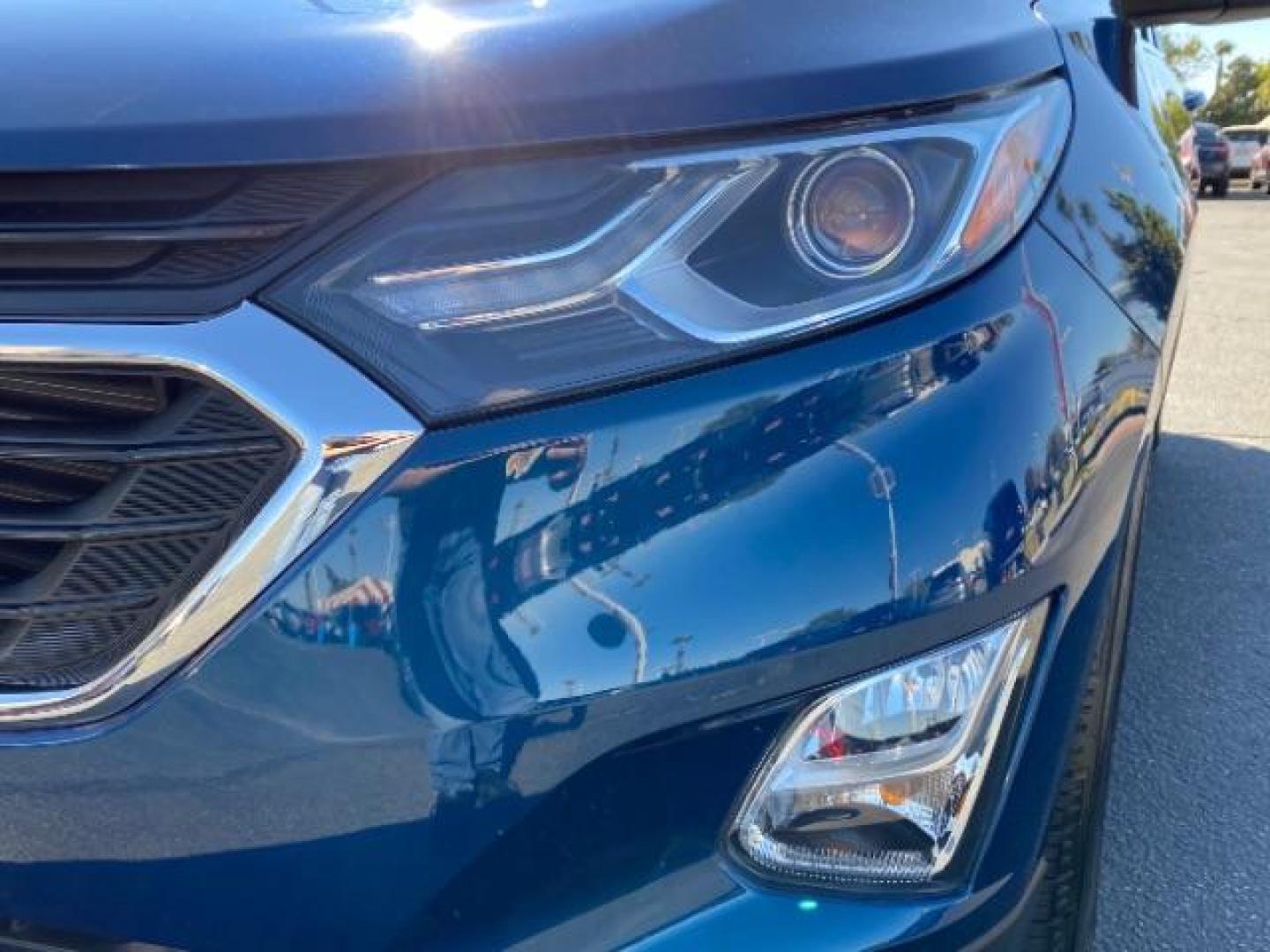 2020 blue Chevrolet Equinox (2GNAXKEV9L6) with an 4-Cyl Turbo 1.5 Liter engine, Automatic transmission, located at 412 Auto Vista Drive, Palmdale, 93551, (661) 945-0620, 34.592636, -118.136681 - Photo#5