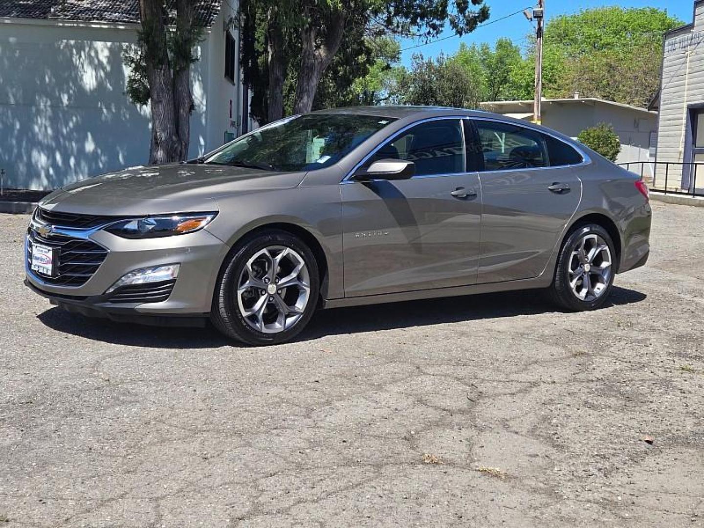 2020 GRAY Chevrolet Malibu (1G1ZD5STXLF) with an 4-Cyl Turbo 1.5 Liter engine, Automatic CVT transmission, located at 246 E Walker St., Orland, 95963, (530) 865-5800, 39.747589, -122.178398 - Photo#2