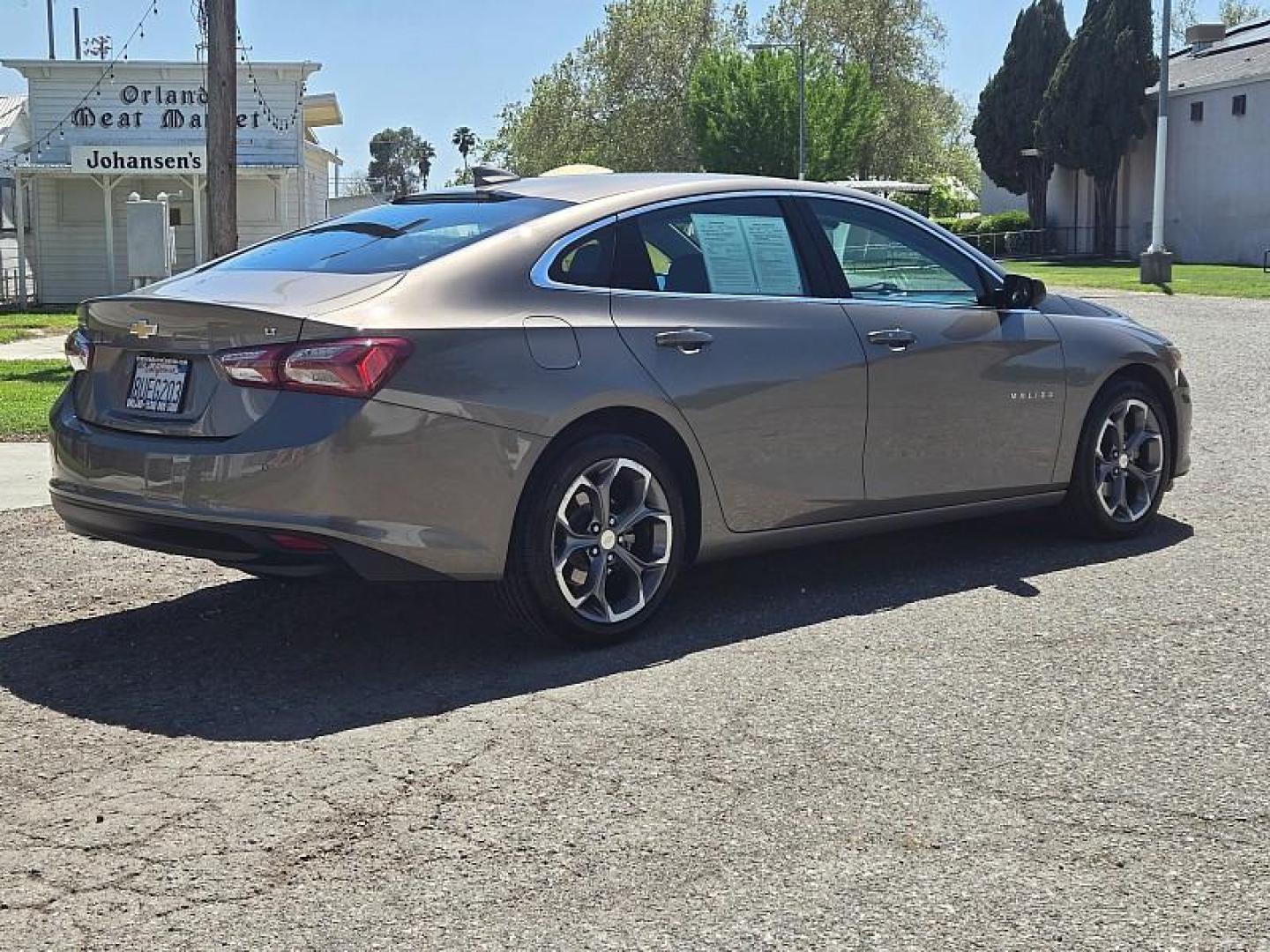 2020 GRAY Chevrolet Malibu (1G1ZD5STXLF) with an 4-Cyl Turbo 1.5 Liter engine, Automatic CVT transmission, located at 246 E Walker St., Orland, 95963, (530) 865-5800, 39.747589, -122.178398 - Photo#6