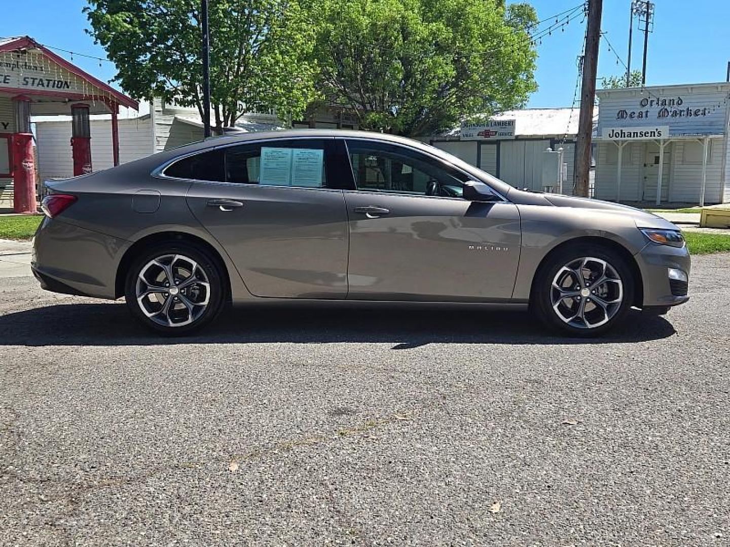 2020 GRAY Chevrolet Malibu (1G1ZD5STXLF) with an 4-Cyl Turbo 1.5 Liter engine, Automatic CVT transmission, located at 246 E Walker St., Orland, 95963, (530) 865-5800, 39.747589, -122.178398 - Photo#7