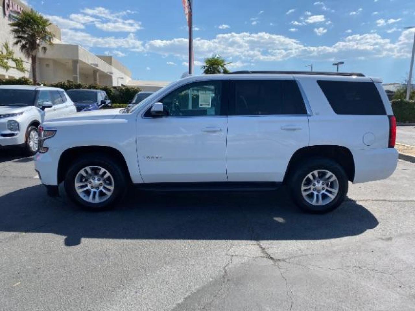 2020 WHITE Chevrolet Tahoe (1GNSCBKCXLR) with an V8 EcoTec3 5.3 Liter engine, Automatic 6-Spd w/Overdrive transmission, located at 412 Auto Vista Drive, Palmdale, 93551, (661) 945-0620, 34.592636, -118.136681 - Photo#3