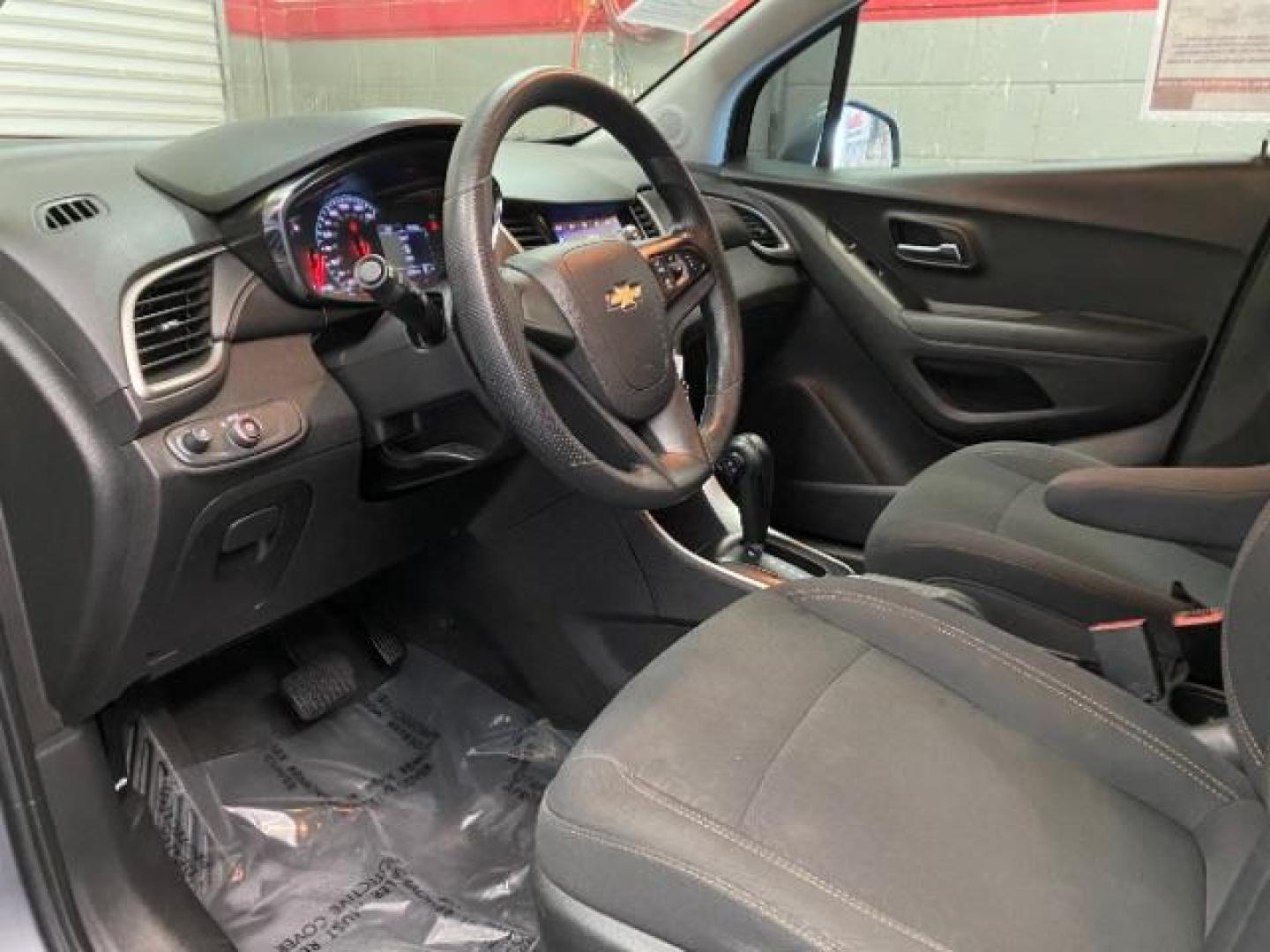 2020 GRAY Chevrolet Trax (3GNCJKSB8LL) with an 4-Cyl ECOTEC Turbo 1.4 Liter engine, Automatic 6-Spd transmission, located at 412 Auto Vista Drive, Palmdale, 93551, (661) 945-0620, 34.592636, -118.136681 - Photo#10