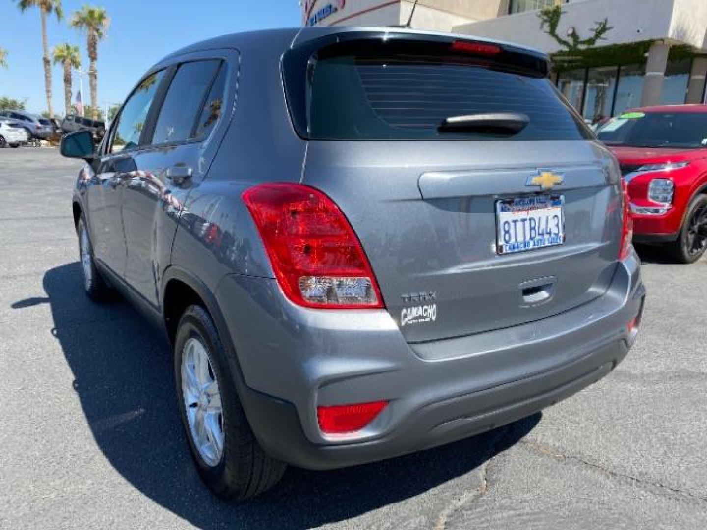 2020 GRAY Chevrolet Trax (3GNCJKSB8LL) with an 4-Cyl ECOTEC Turbo 1.4 Liter engine, Automatic 6-Spd transmission, located at 412 Auto Vista Drive, Palmdale, 93551, (661) 945-0620, 34.592636, -118.136681 - Photo#5