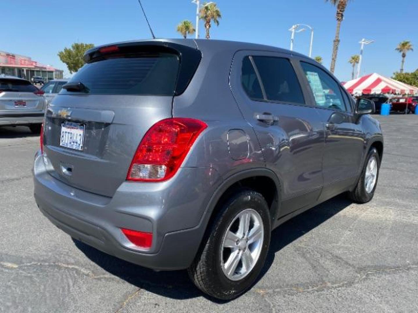 2020 GRAY Chevrolet Trax (3GNCJKSB8LL) with an 4-Cyl ECOTEC Turbo 1.4 Liter engine, Automatic 6-Spd transmission, located at 412 Auto Vista Drive, Palmdale, 93551, (661) 945-0620, 34.592636, -118.136681 - Photo#7