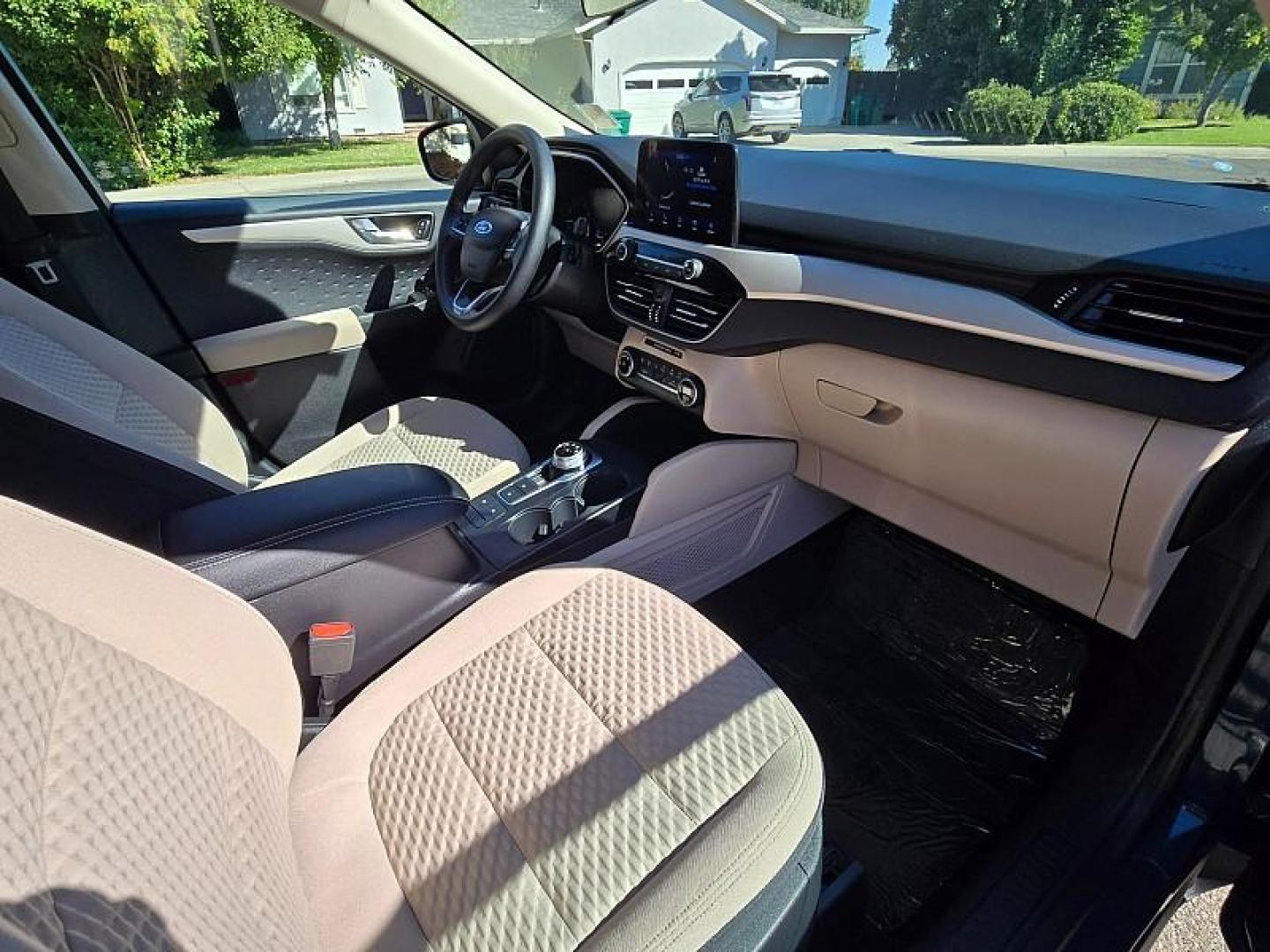 2020 GREEN Ford Escape (1FMCU0G61LU) with an 3-Cyl EcoBoost Turbo 1.5 Liter engine, Automatic 8-Spd transmission, located at 246 E Walker St., Orland, 95963, (530) 865-5800, 39.747589, -122.178398 - Photo#15