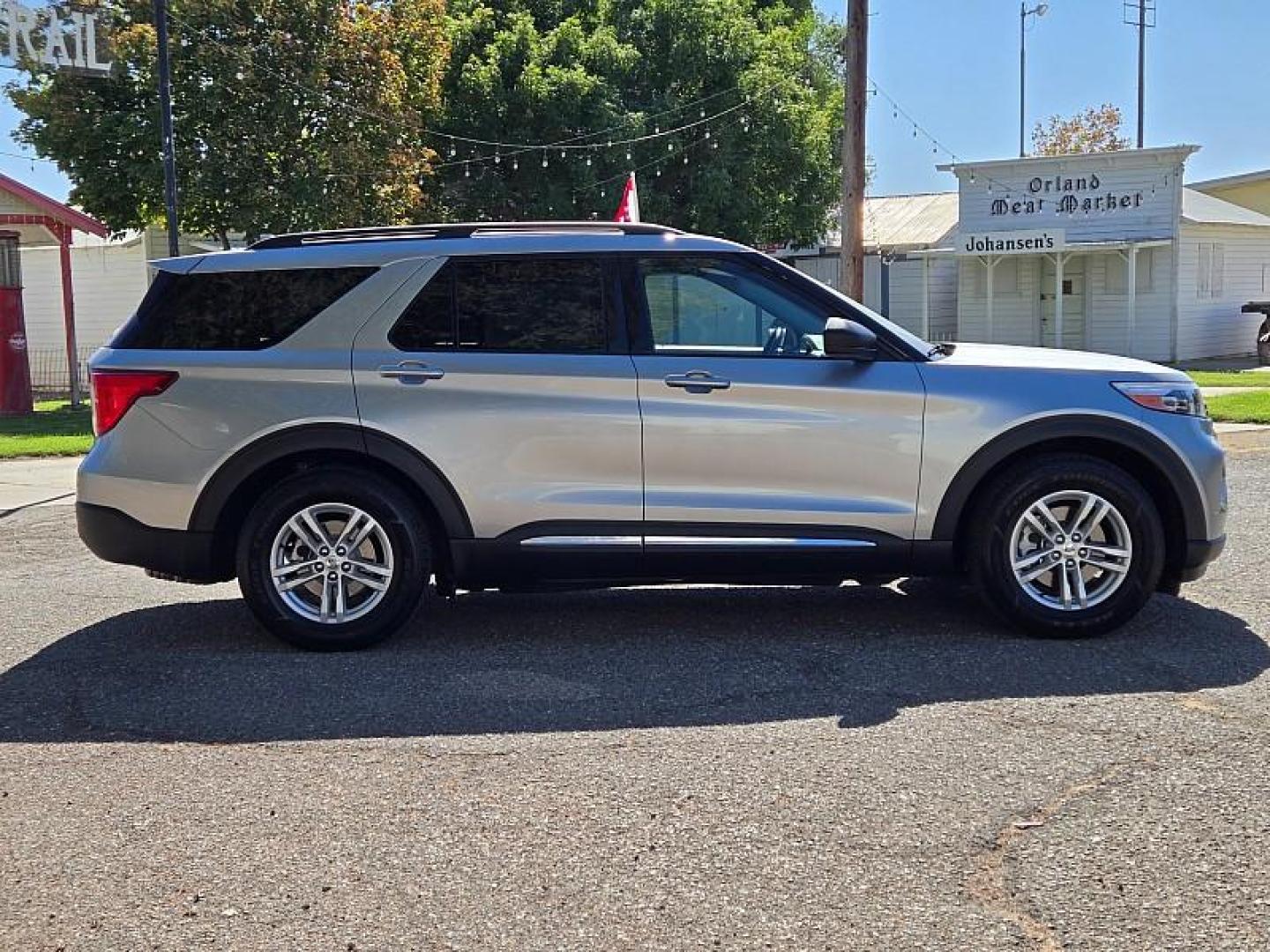 2020 SILVER Ford Explorer (1FMSK7DH7LG) with an 4-Cyl EcoBoost Turbo 2.3 Liter engine, Automatic 10-Spd w/SelectShift transmission, located at 246 E Walker St., Orland, 95963, (530) 865-5800, 39.747589, -122.178398 - Photo#9