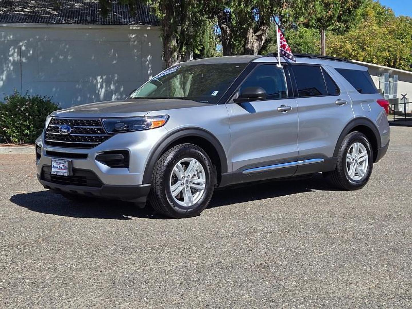 2020 SILVER Ford Explorer (1FMSK7DH7LG) with an 4-Cyl EcoBoost Turbo 2.3 Liter engine, Automatic 10-Spd w/SelectShift transmission, located at 246 E Walker St., Orland, 95963, (530) 865-5800, 39.747589, -122.178398 - Photo#4