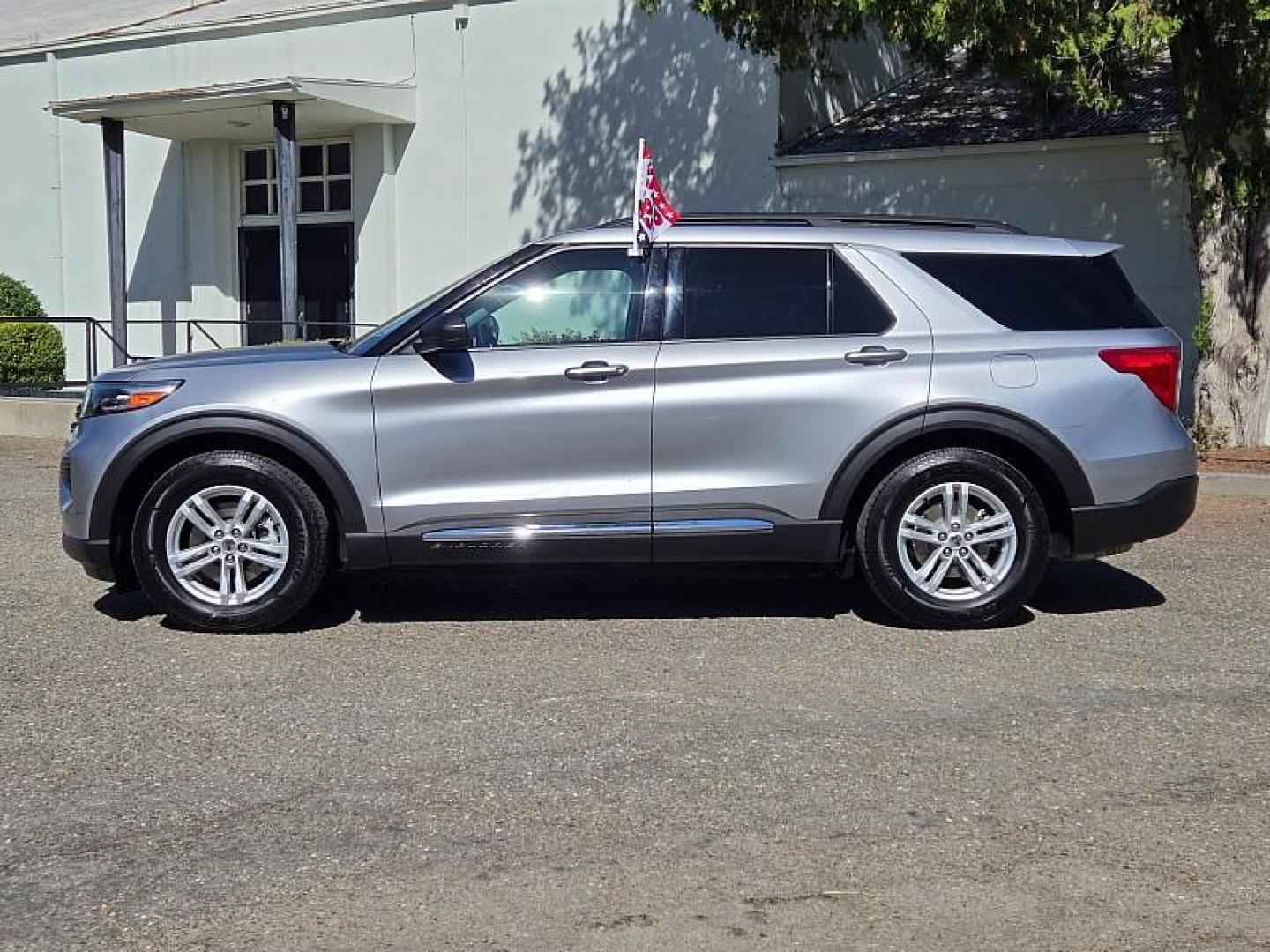 2020 SILVER Ford Explorer (1FMSK7DH7LG) with an 4-Cyl EcoBoost Turbo 2.3 Liter engine, Automatic 10-Spd w/SelectShift transmission, located at 246 E Walker St., Orland, 95963, (530) 865-5800, 39.747589, -122.178398 - Photo#5