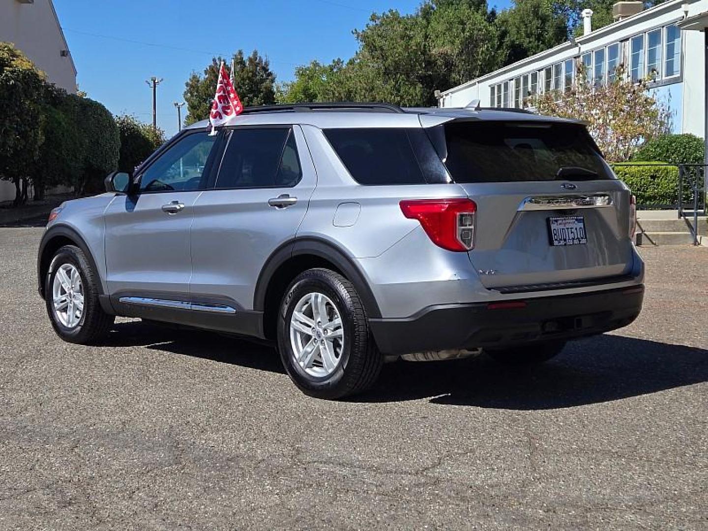 2020 SILVER Ford Explorer (1FMSK7DH7LG) with an 4-Cyl EcoBoost Turbo 2.3 Liter engine, Automatic 10-Spd w/SelectShift transmission, located at 246 E Walker St., Orland, 95963, (530) 865-5800, 39.747589, -122.178398 - Photo#6