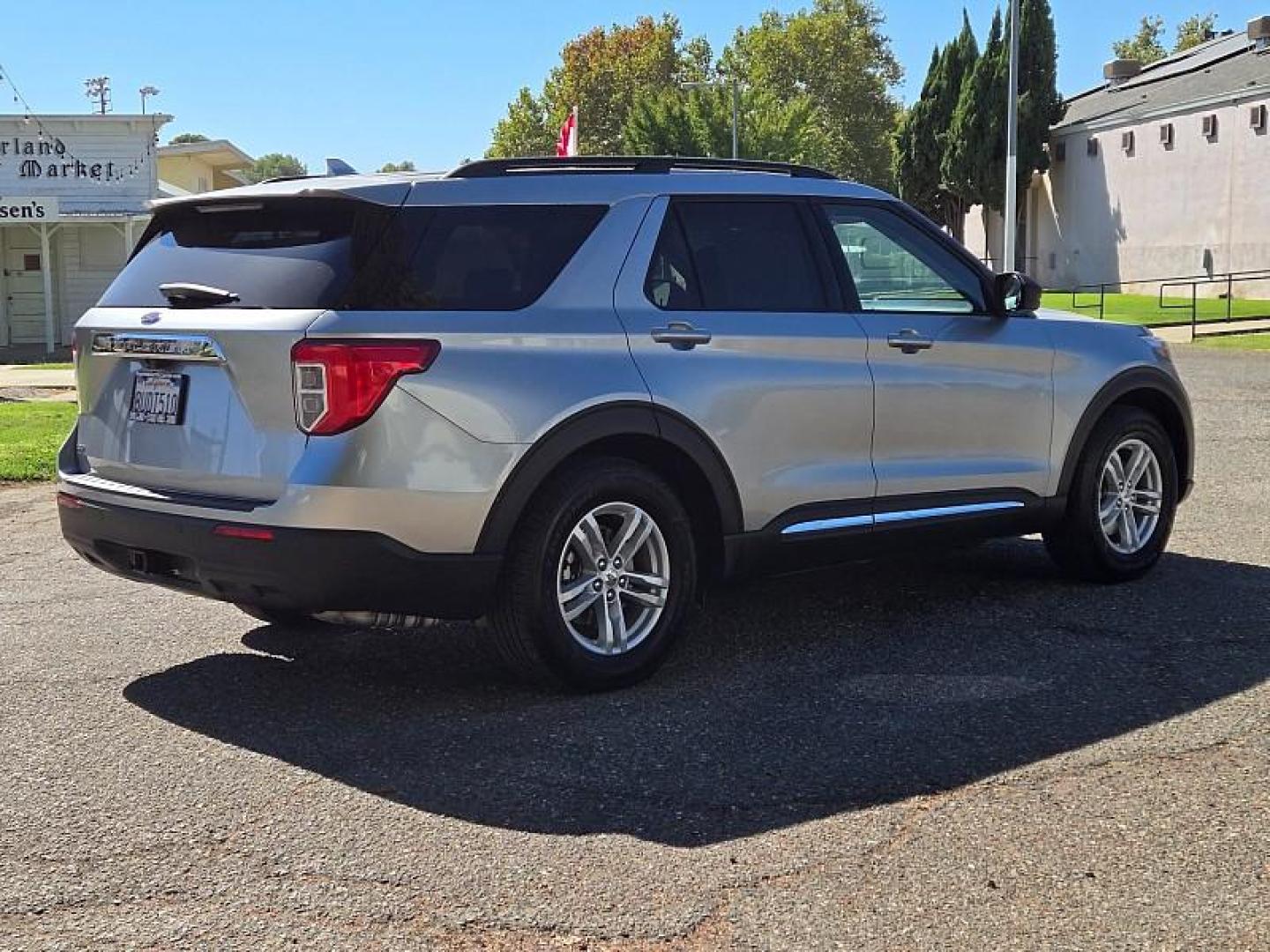 2020 SILVER Ford Explorer (1FMSK7DH7LG) with an 4-Cyl EcoBoost Turbo 2.3 Liter engine, Automatic 10-Spd w/SelectShift transmission, located at 246 E Walker St., Orland, 95963, (530) 865-5800, 39.747589, -122.178398 - Photo#8