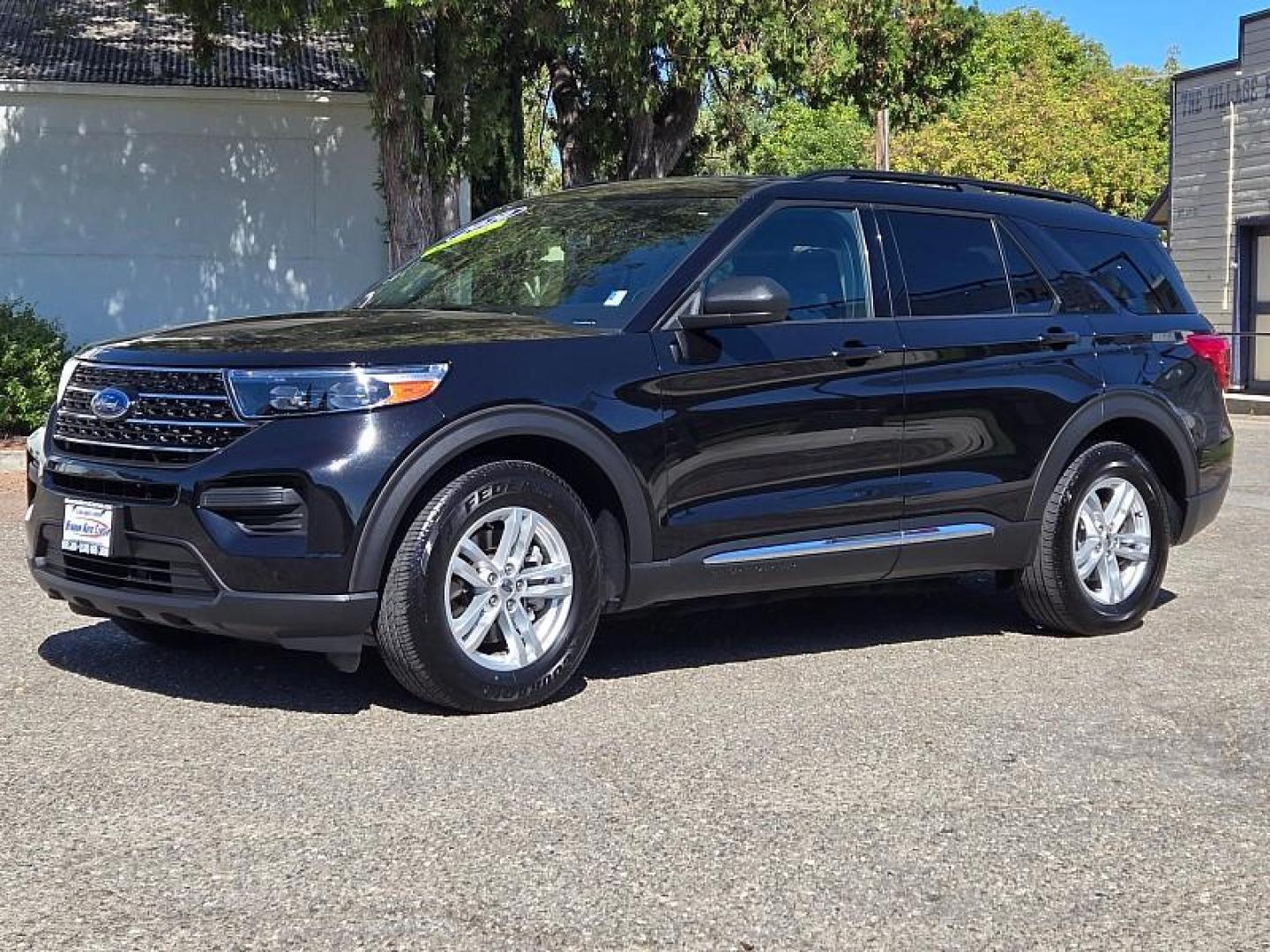 2020 BLACK Ford Explorer (1FMSK7DH6LG) with an 4-Cyl EcoBoost Turbo 2.3 Liter engine, Automatic 10-Spd w/SelectShift transmission, located at 246 E Walker St., Orland, 95963, (530) 865-5800, 39.747589, -122.178398 - Photo#4