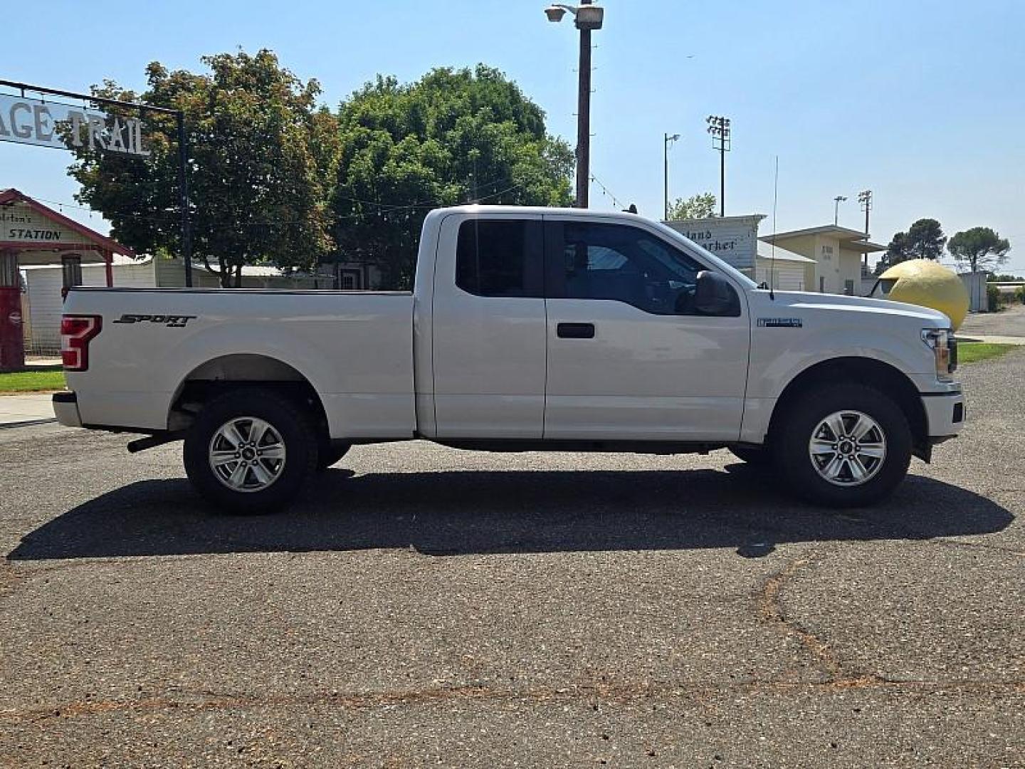 2020 WHITE Ford F-150 4WD (1FTEX1EB4LK) with an V6 Flex Fuel 3.3 Liter engine, Automatic 6-Spd w/SelectShift transmission, located at 246 E Walker St., Orland, 95963, (530) 865-5800, 39.747589, -122.178398 - Photo#8