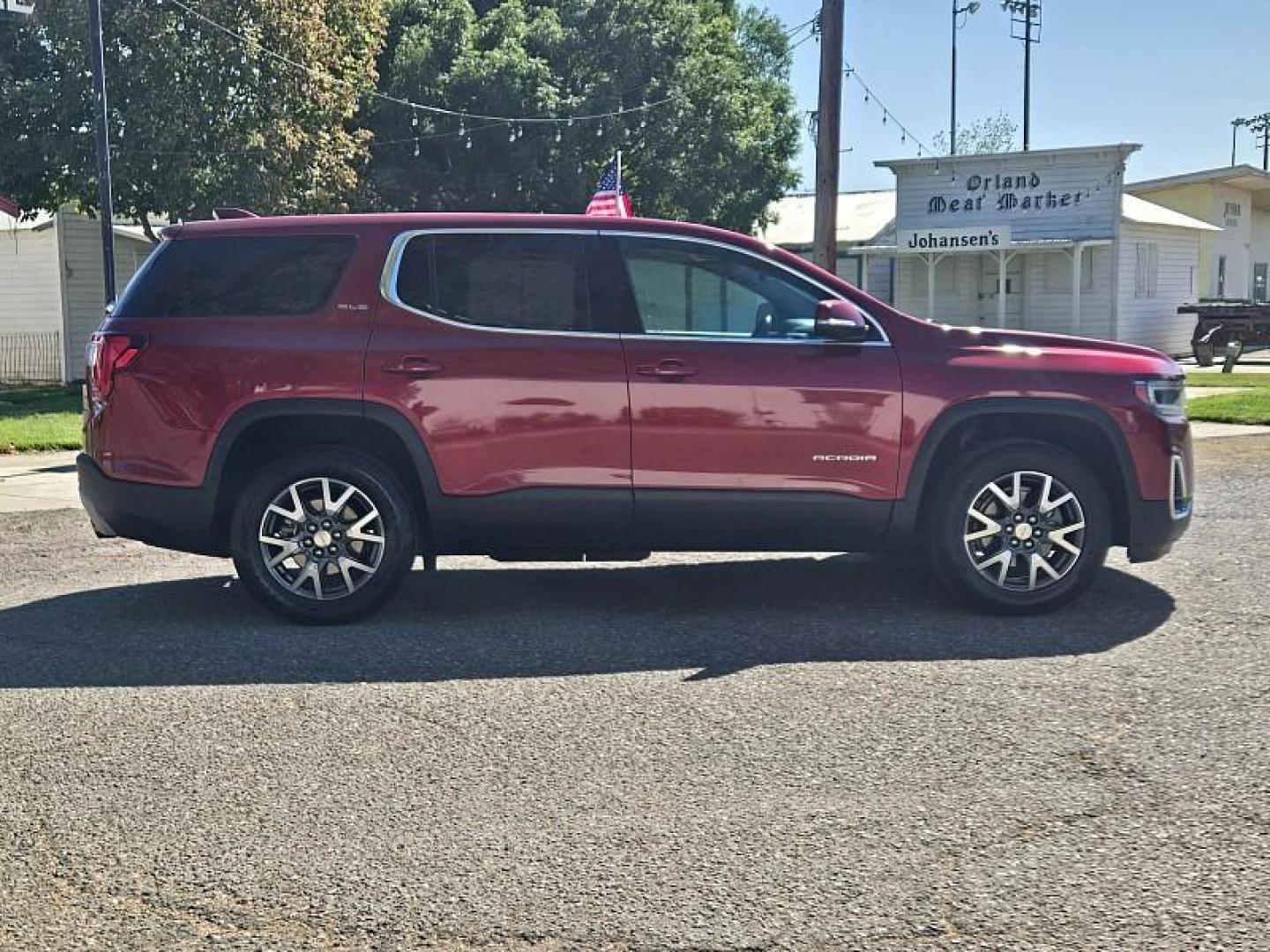 2020 RED GMC Acadia (1GKKNKLA7LZ) with an 4-Cyl 2.5 Liter engine, Automatic 9-Spd transmission, located at 246 E Walker St., Orland, 95963, (530) 865-5800, 39.747589, -122.178398 - Photo#9