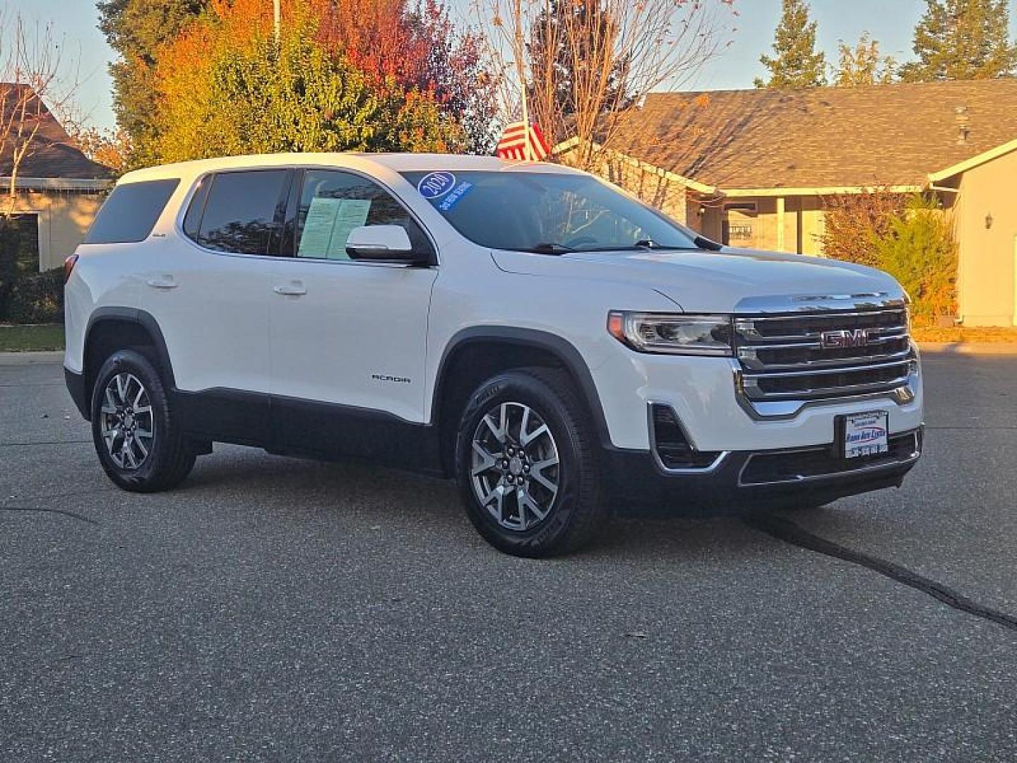 2020 WHITE GMC Acadia (1GKKNKLA6LZ) with an 4-Cyl 2.5 Liter engine, Automatic 9-Spd transmission, located at 246 E Walker St., Orland, 95963, (530) 865-5800, 39.747589, -122.178398 - Photo#0