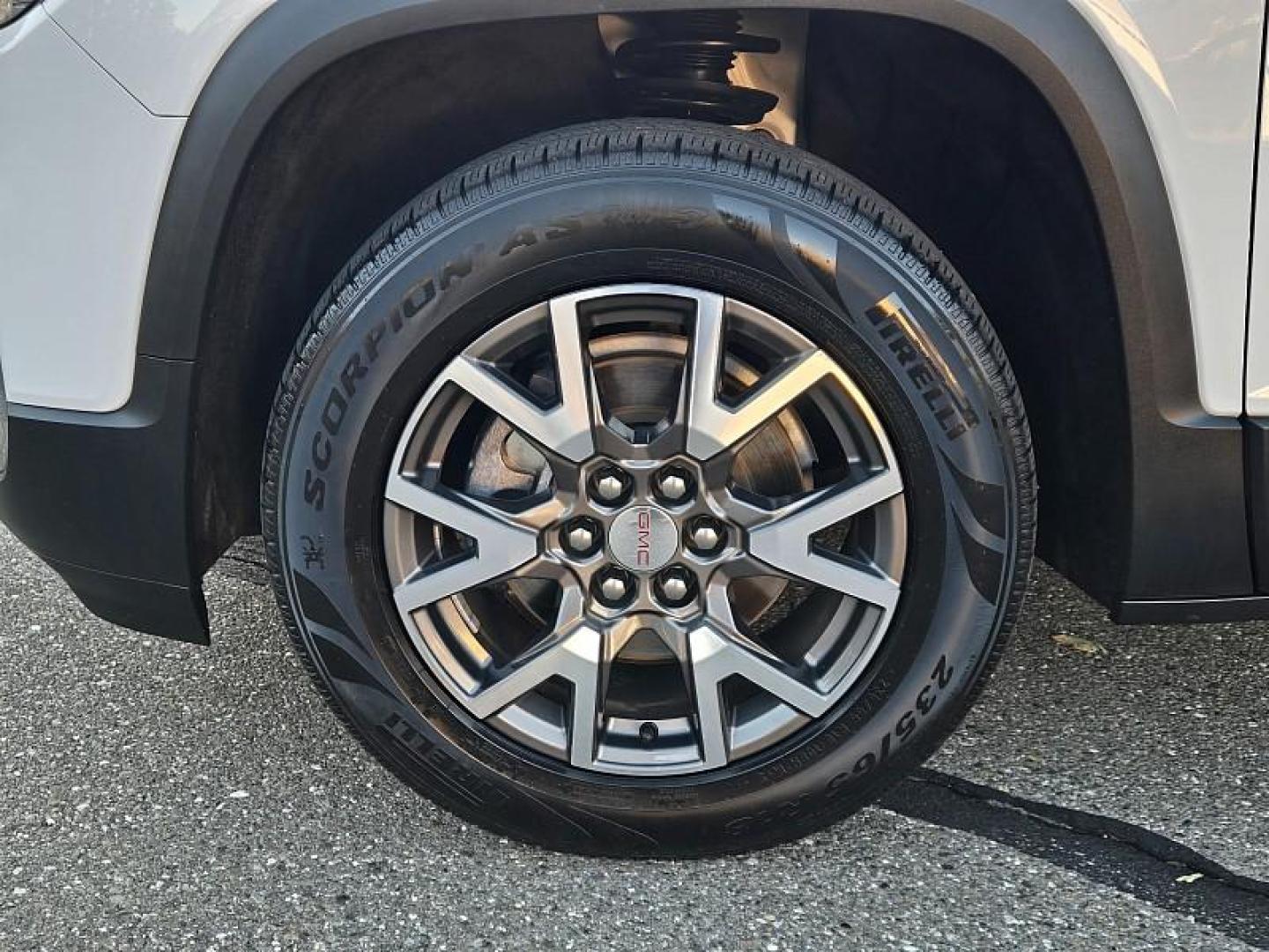 2020 WHITE GMC Acadia (1GKKNKLA6LZ) with an 4-Cyl 2.5 Liter engine, Automatic 9-Spd transmission, located at 246 E Walker St., Orland, 95963, (530) 865-5800, 39.747589, -122.178398 - Photo#25