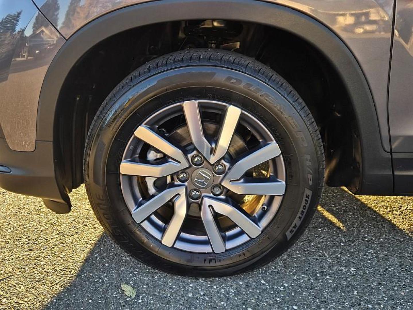 2020 GRAY Honda Pilot (5FNYF5H35LB) with an V6 i-VTEC 3.5 Liter engine, Automatic 6-Spd transmission, located at 246 E Walker St., Orland, 95963, (530) 865-5800, 39.747589, -122.178398 - Photo#27