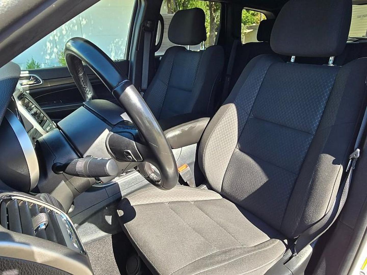 2020 WHITE Jeep Grand Cherokee (1C4RJFAGXLC) with an V6 VVT 3.6 Liter engine, Automatic 8-Spd transmission, located at 246 E Walker St., Orland, 95963, (530) 865-5800, 39.747589, -122.178398 - Photo#8