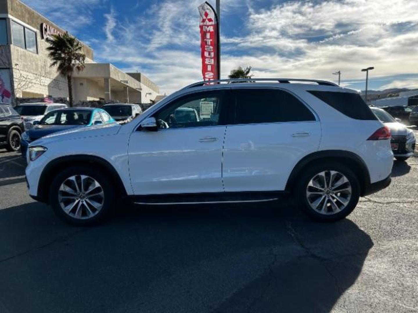 2020 WHITE Mercedes-Benz GLE-Class (4JGFB4KB5LA) with an 4-Cyl Turbo 2.0 Liter engine, Automatic 9-Spd 9G-Tronic transmission, located at 412 Auto Vista Drive, Palmdale, 93551, (661) 945-0620, 34.592636, -118.136681 - Photo#3