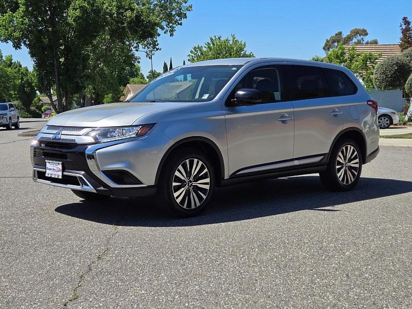 2020 SILVER Mitsubishi Outlander (JA4AD2A31LZ) with an 4-Cyl 2.4 Liter engine, Automatic CVT transmission, located at 246 E Walker St., Orland, 95963, (530) 865-5800, 39.747589, -122.178398 - Photo#2